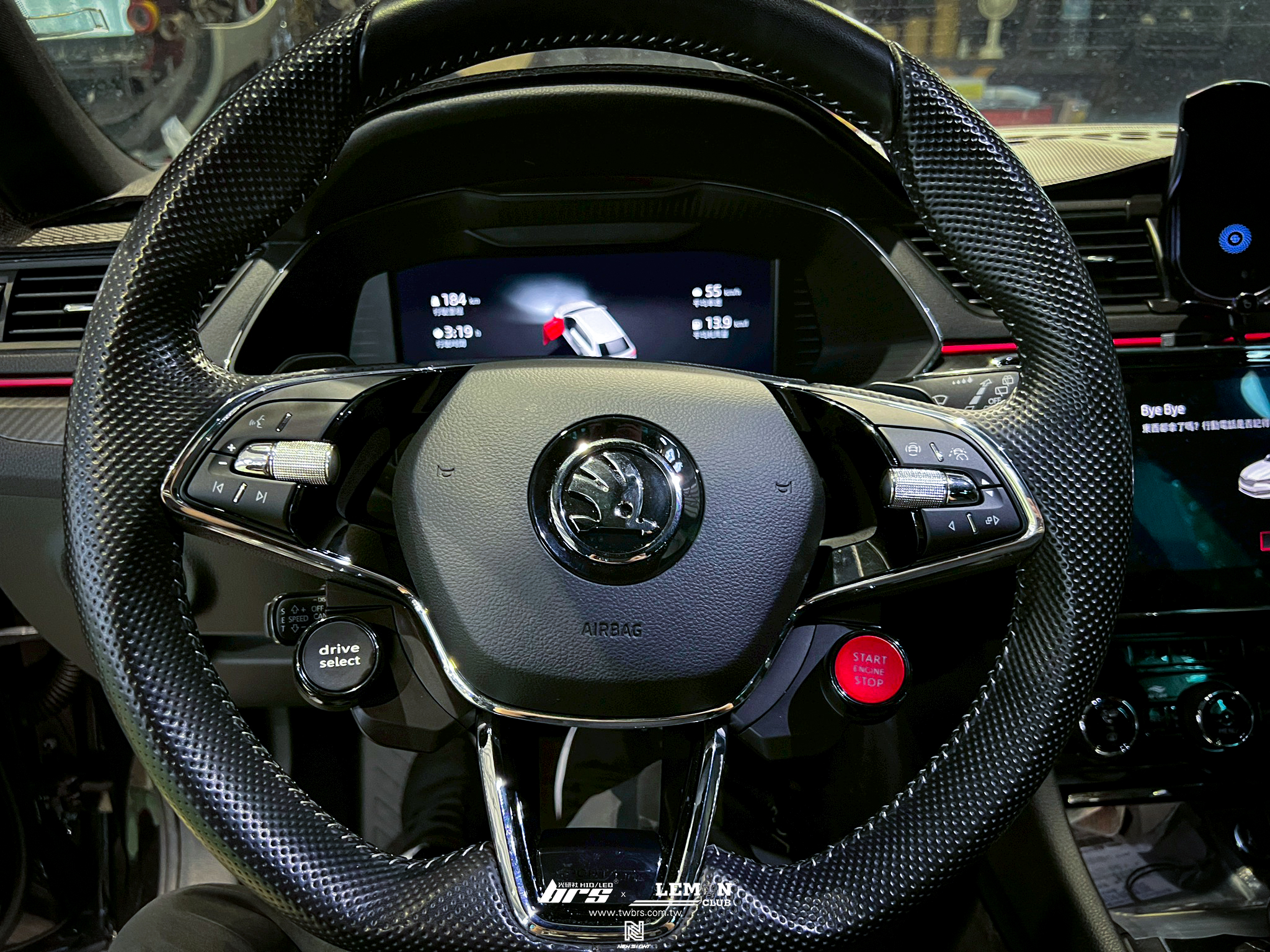 Skoda Superb 安裝 方向盤啟動按鍵(R8按鍵)