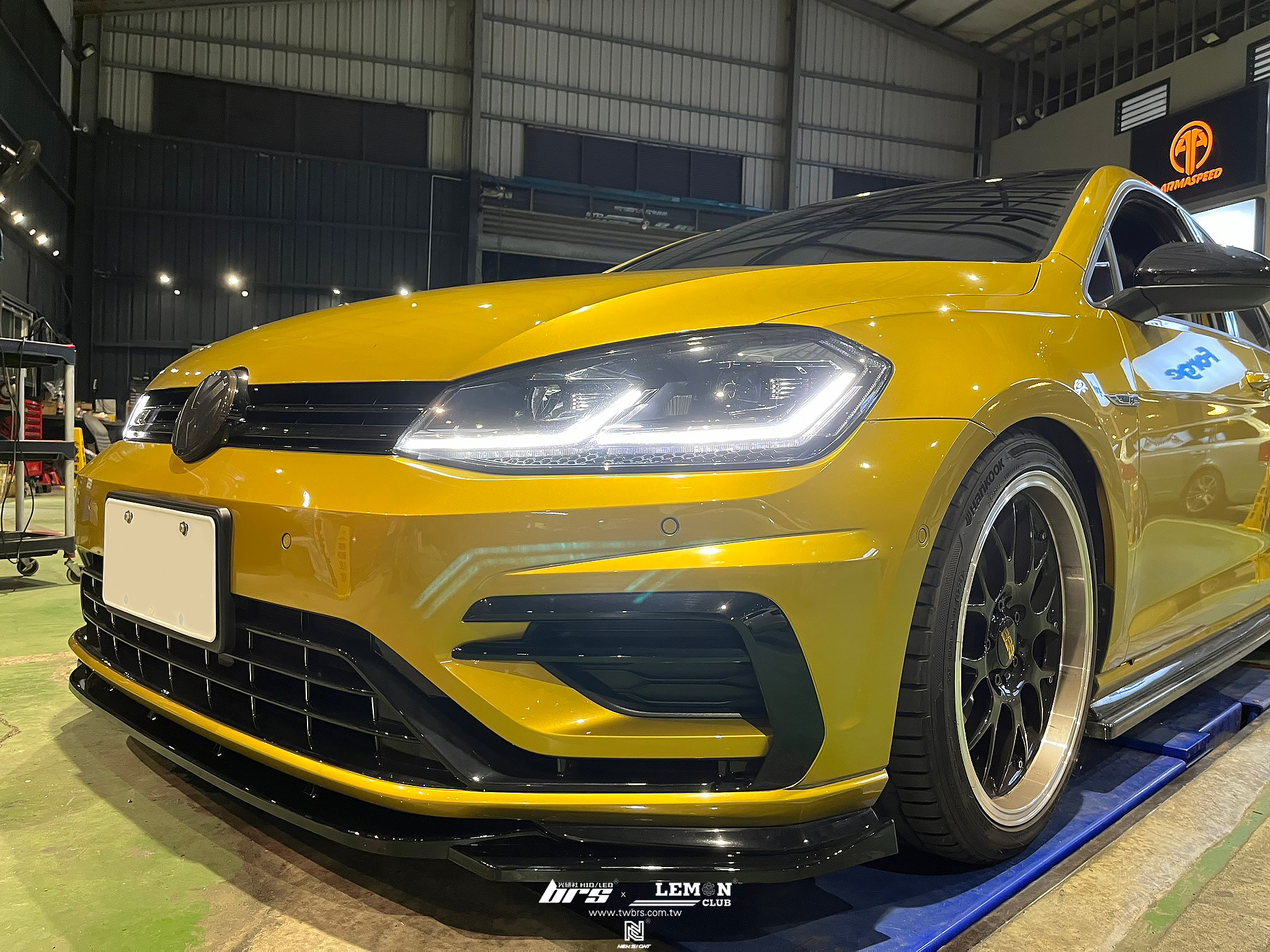 Volkswagen Golf 7.5 R-Line 安裝 三件式前下巴