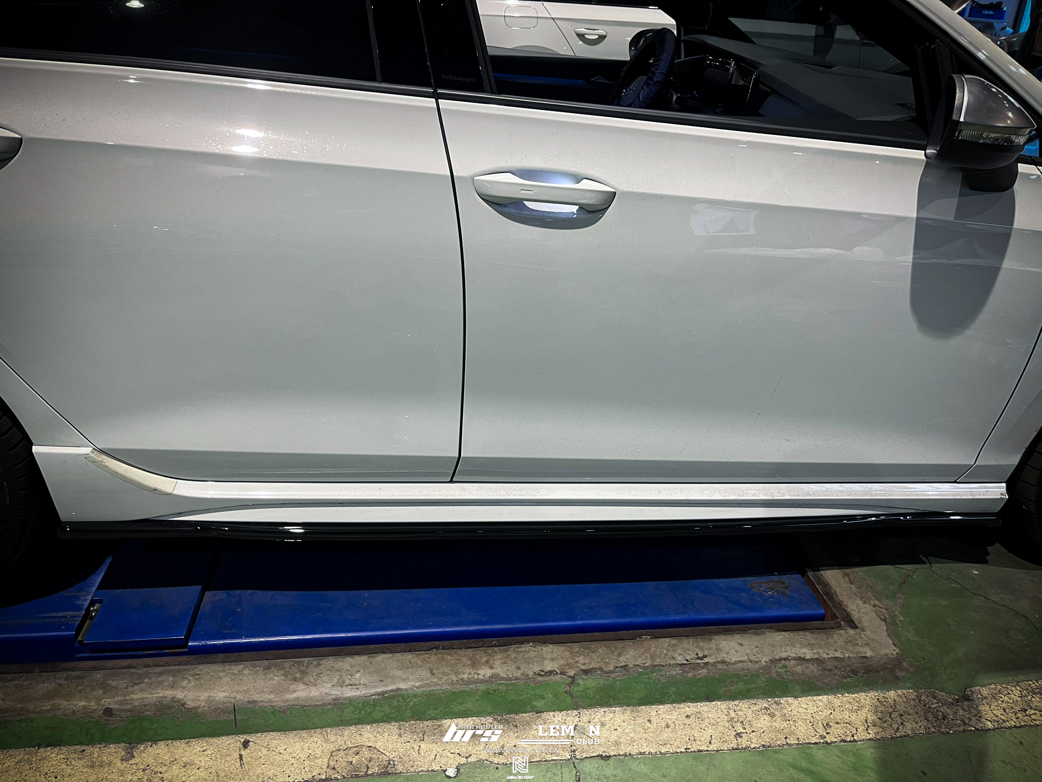 Volkswagen Golf 8 R 安裝 類MAX前下巴+類MAX側裙