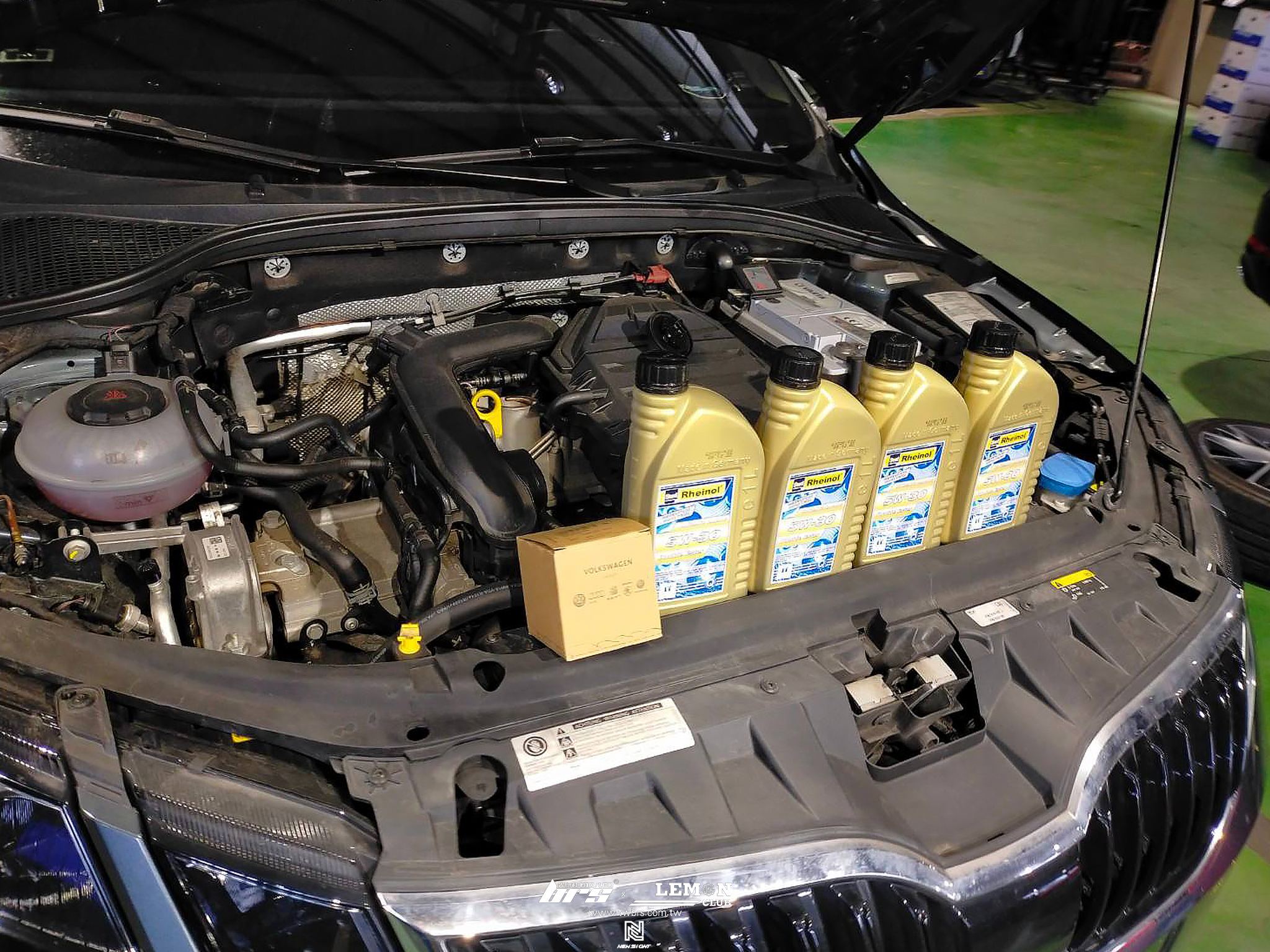 Skoda Octavia 保養(萊茵機油5W30+原廠機油芯)+FOOCLE前擋雨刷-18、24吋