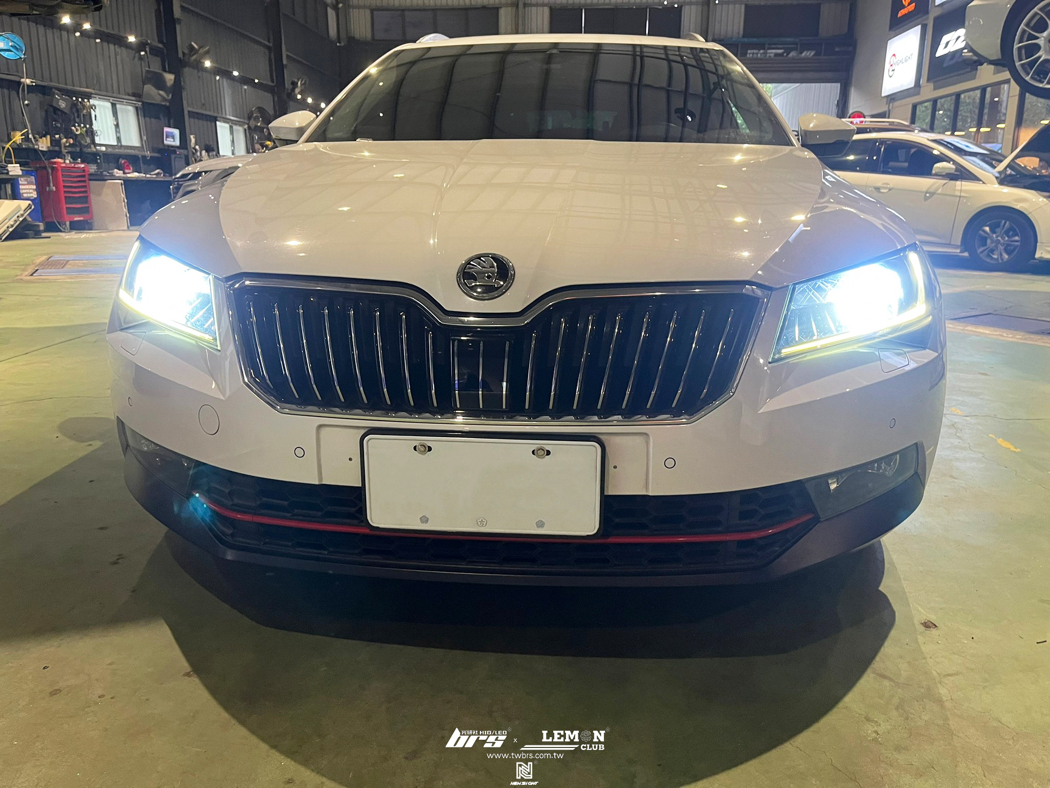 Skoda Superb 安裝 原廠火星塞+D3S 6500K 高階款LED