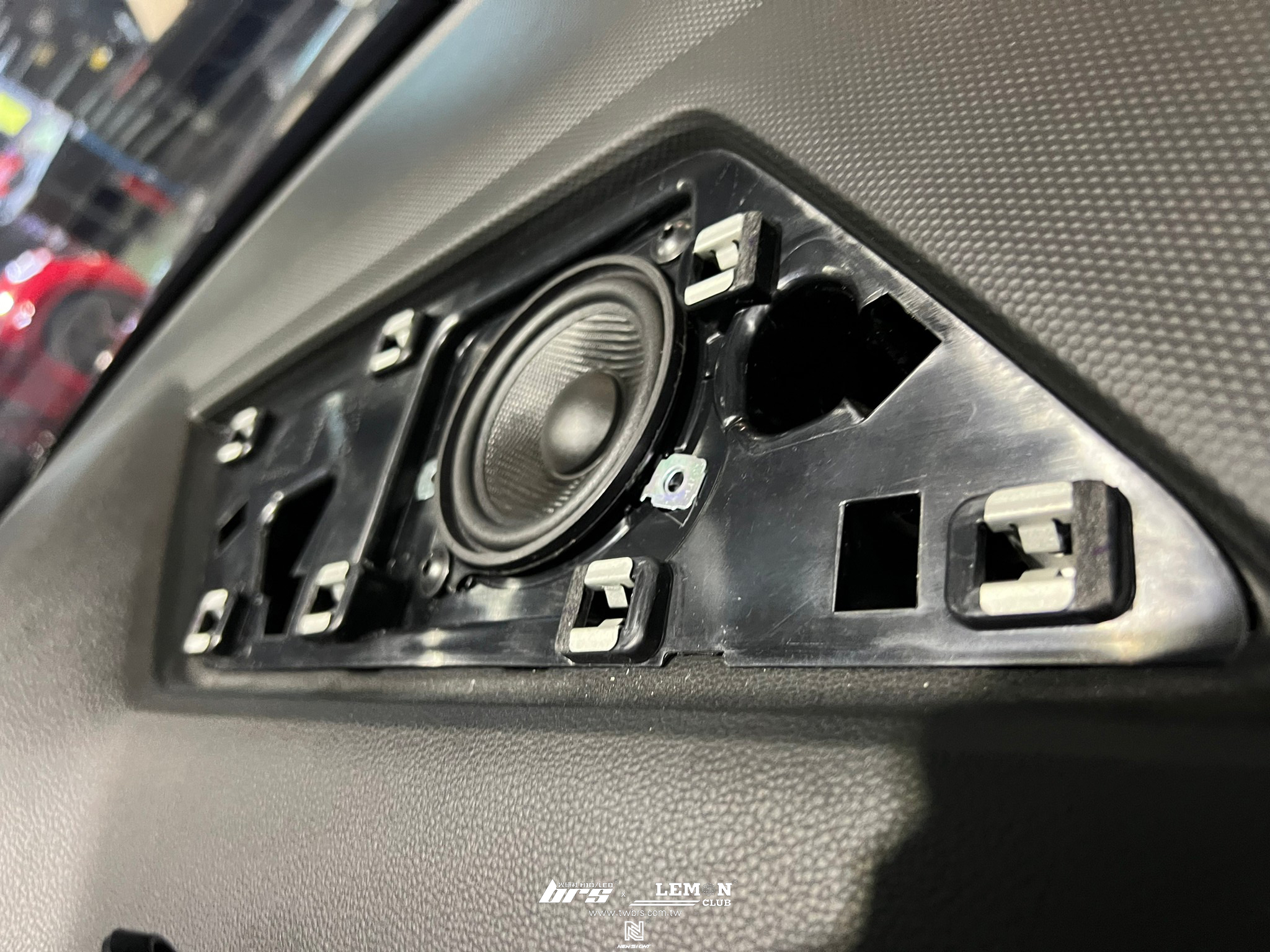 Volkswagen New Tiguan 中置喇叭