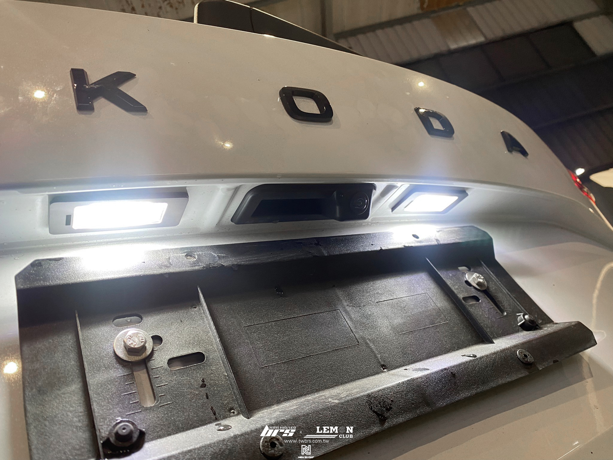 Skoda Karoq 安裝 VAG牌照燈