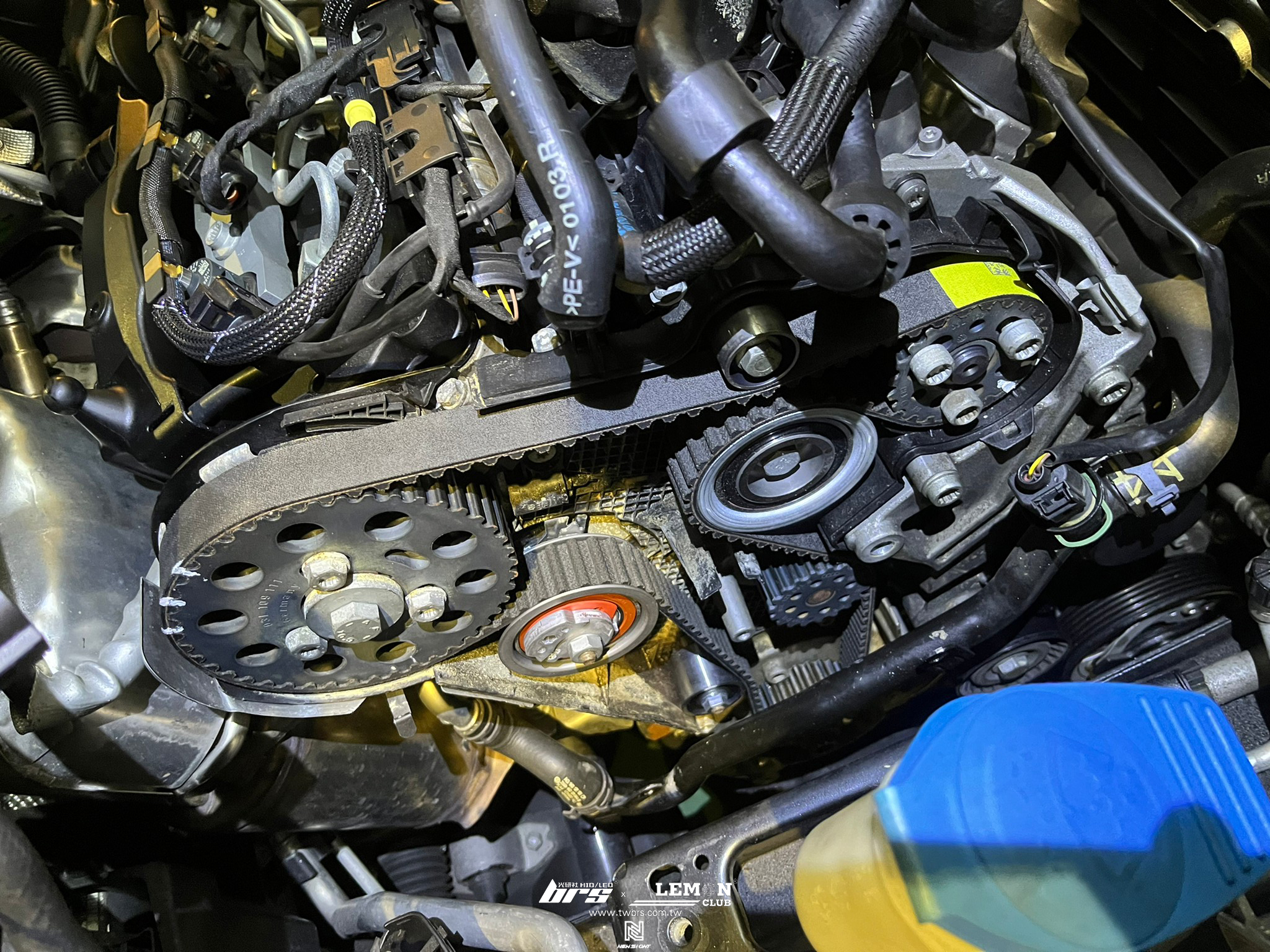 Skoda Superb 保養(原廠機油芯+原廠洩油螺絲+原廠洩油螺絲+墊片+原廠柴油芯+原廠進氣濾芯+DOT4號剎車油+正時皮帶組+原廠變速箱油+原廠變速箱濾芯+原廠變速箱濾芯墊圈+原廠外皮帶+原廠