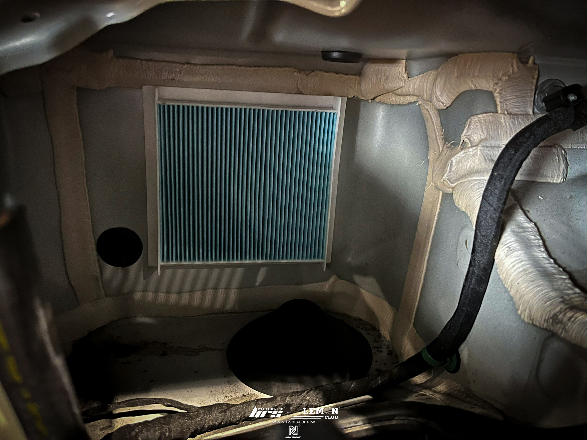 Volkswagen T6.1 安裝 外置空氣濾芯更換