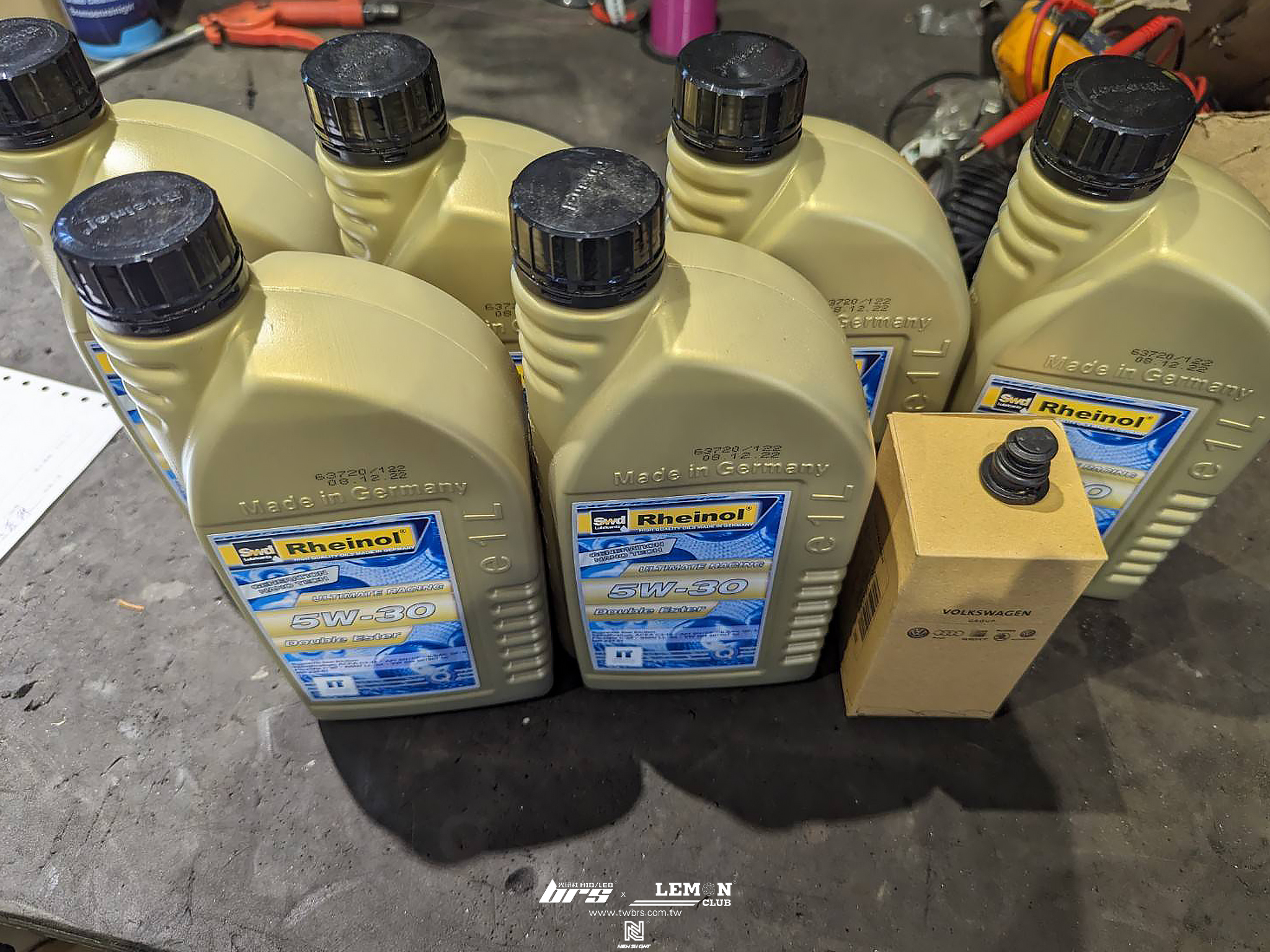 Skoda Superb 2.0 保養(萊茵機油5W30+原廠機油芯+原廠洩油螺絲+原廠洩油螺絲墊片+杏合醫療級MQB冷氣空調濾芯)