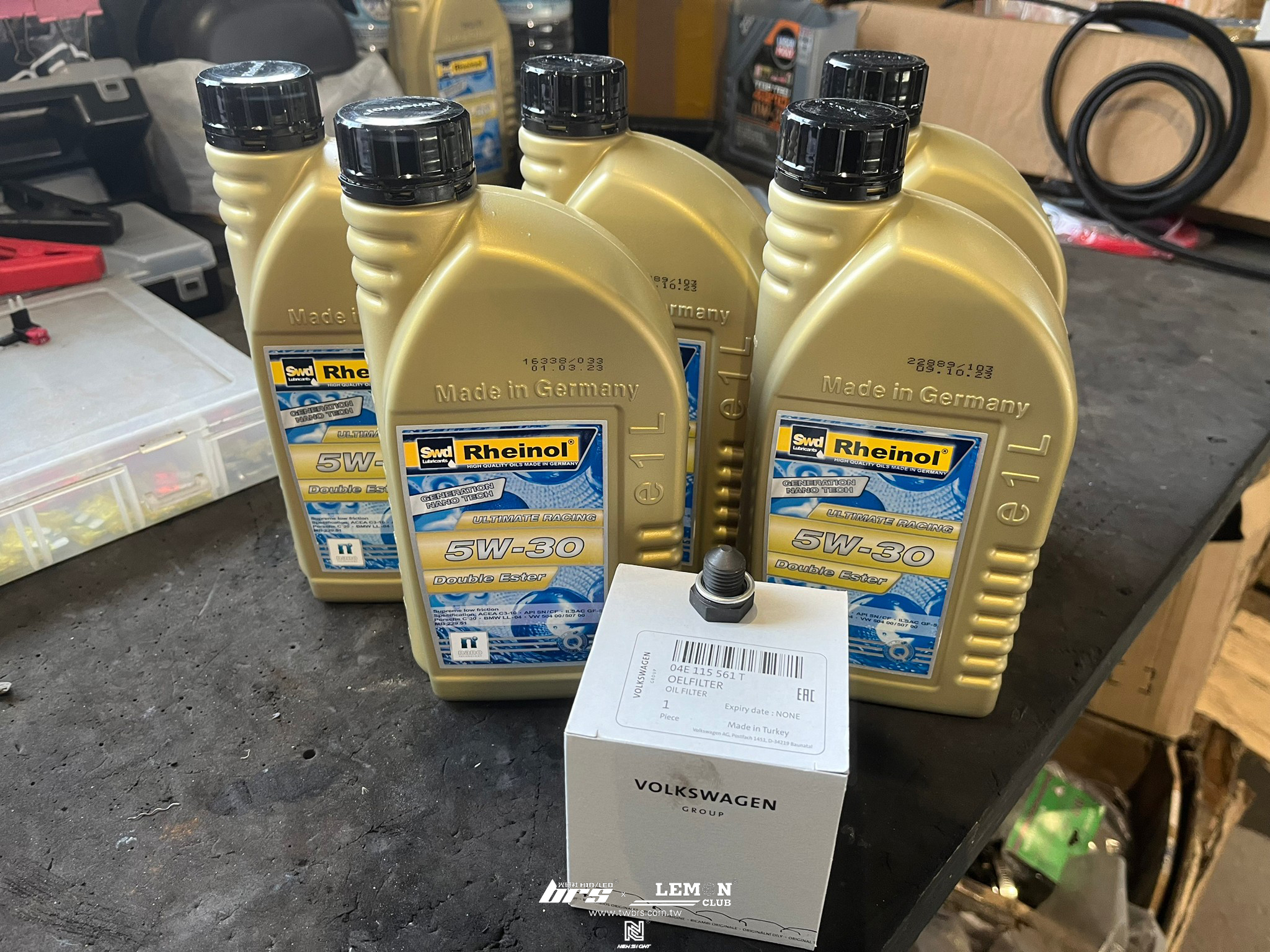 Skoda Superb 保養(Rheinol萊茵機油5W30+原廠機油芯+原廠洩油螺絲+原廠洩油螺絲墊片)