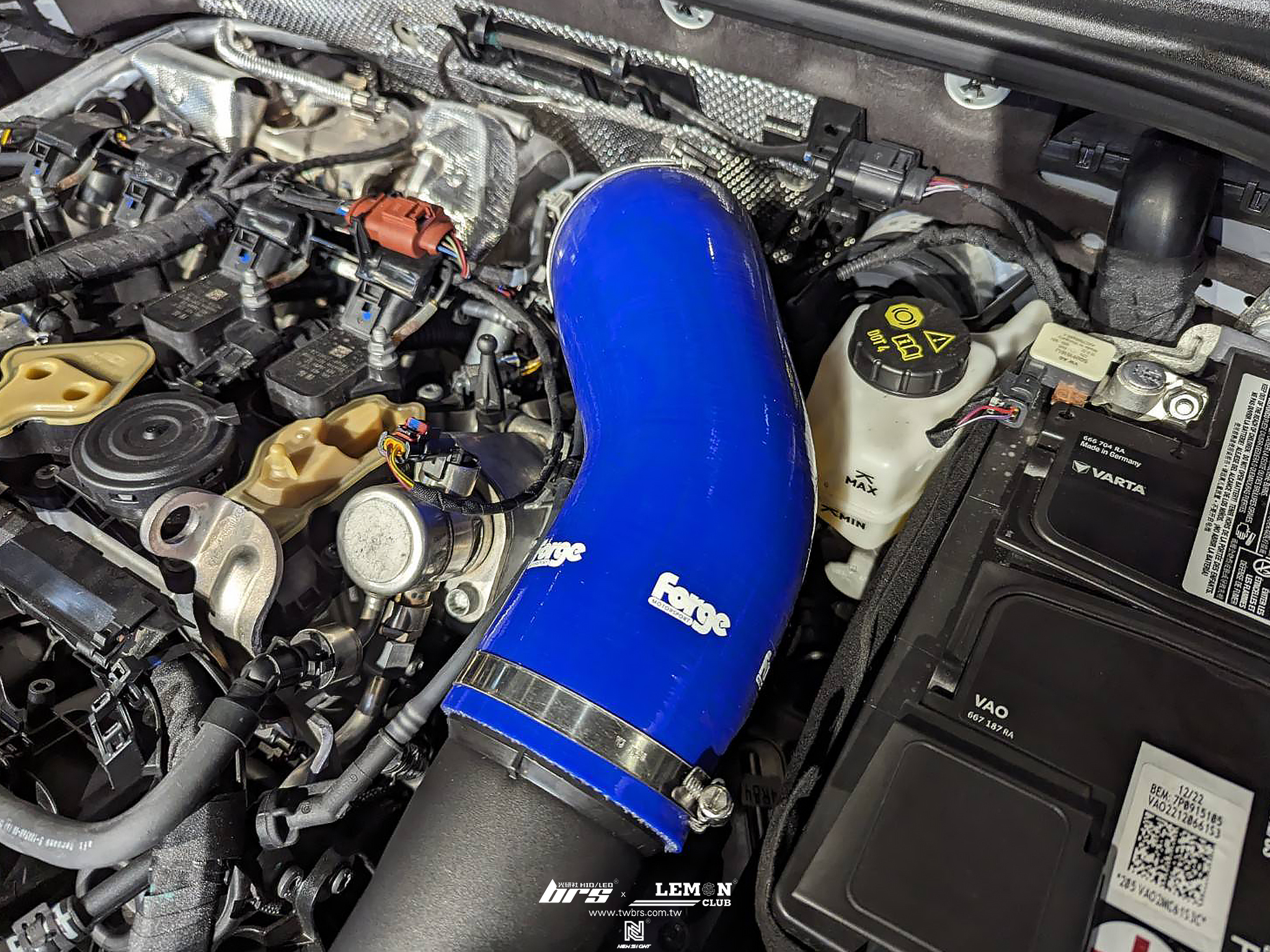 Volkswagen Arteon 430 安裝 Forge 渦輪進氣管+Forge 渦輪隔熱罩+Leyo 換檔撥片+Leyo 皮革 DSG 換檔頭組+後視鏡流水方向燈