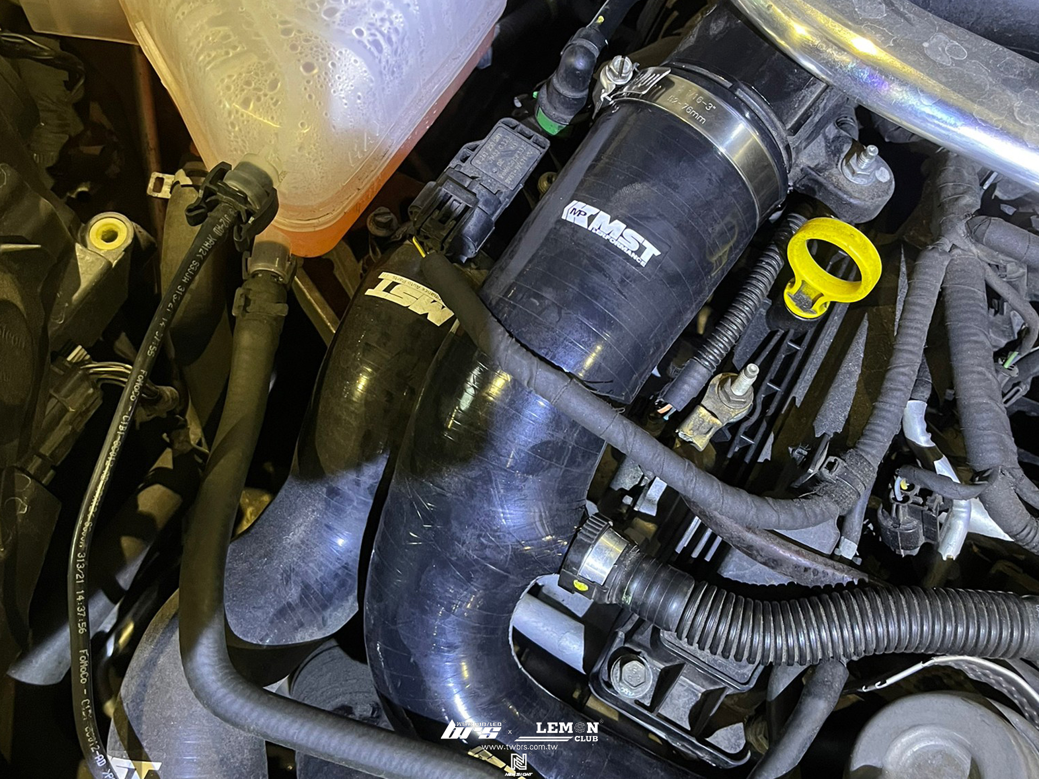 Ford Fiesta 安裝 MST進氣管