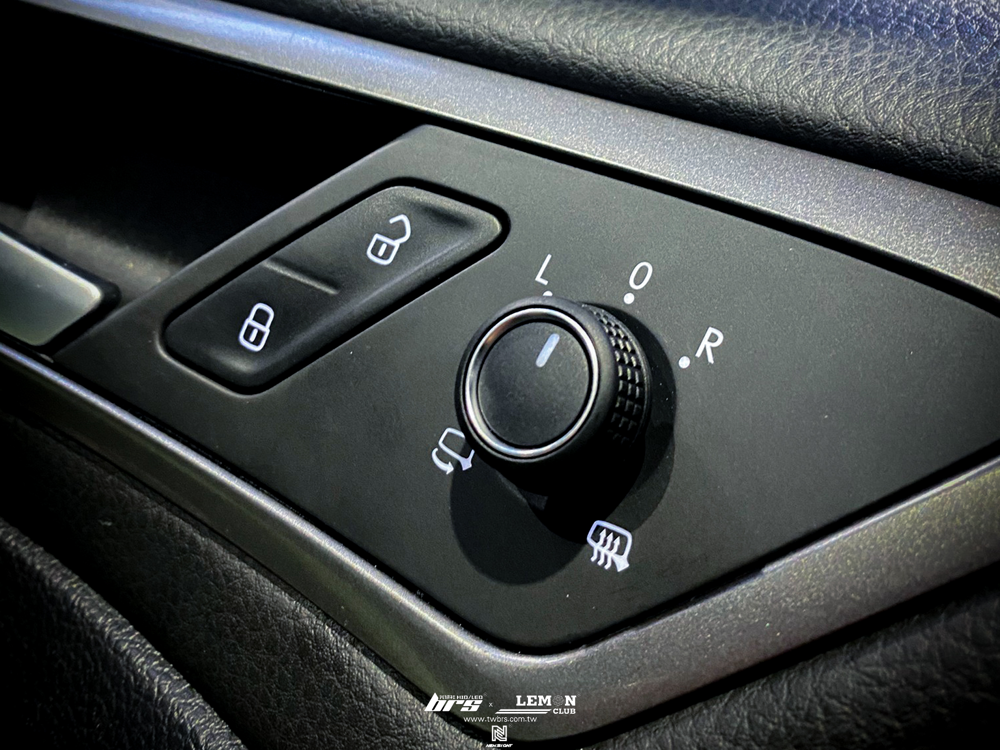 Volkswagen Golf 7 安裝 原廠電折後視鏡+自動大燈開關模組