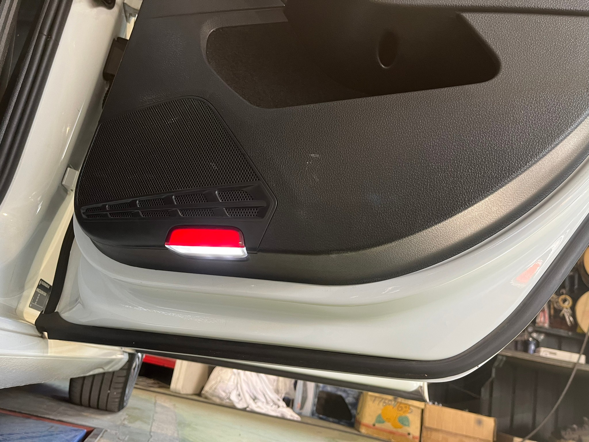 Volkswagen Golf 7 安裝 門邊燈+牌照燈+後車廂燈+腳窩燈