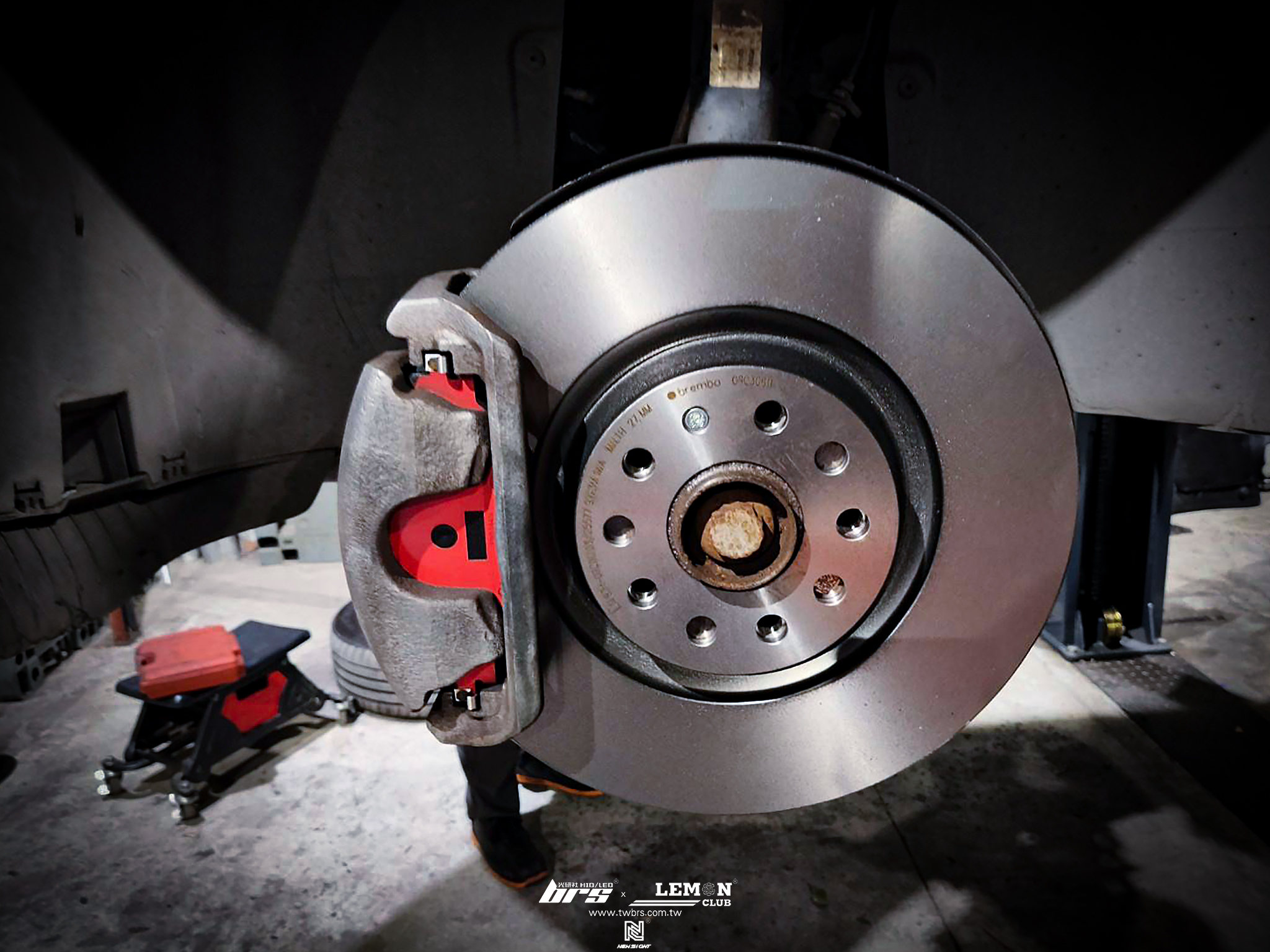 Skoda Kodiaq 保養 德國Rheinol萊茵機油0W20更換+原廠機油芯更換+原廠洩油螺絲+墊片更換+Brembo前平盤