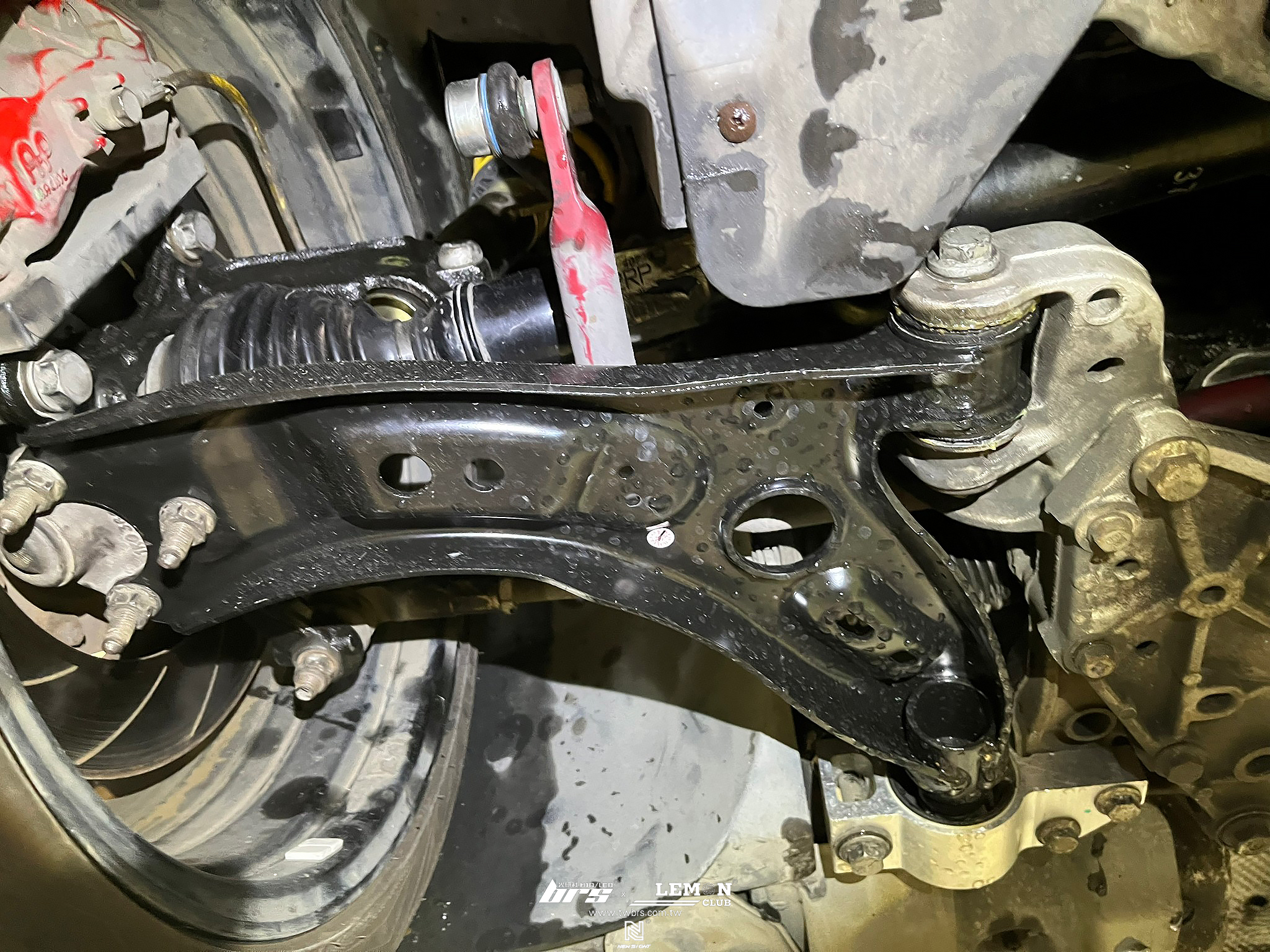 Volkswagen Golf 6 Variant 保養(右前副廠軸承+右前副廠三腳架+右前轉向節)