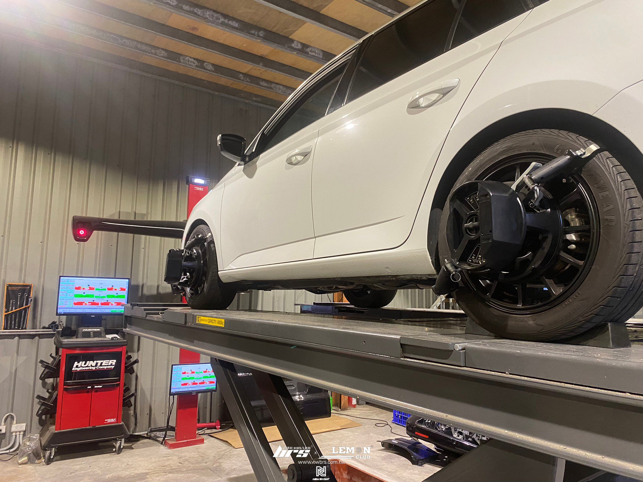 Skoda Fabia 保養 德國Rheinol萊茵機油5W30更換+原廠機油芯更換+原廠洩油螺絲+墊片更換+避震器調整+HUNTER 3D電腦四輪定位