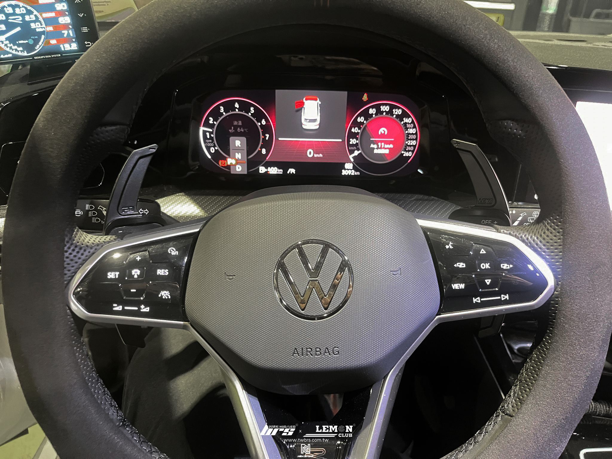 Volkswagen Golf 8 安裝 碳纖維後視鏡蓋+引擎蓋撐桿+Leyo MK8 原子換檔撥片