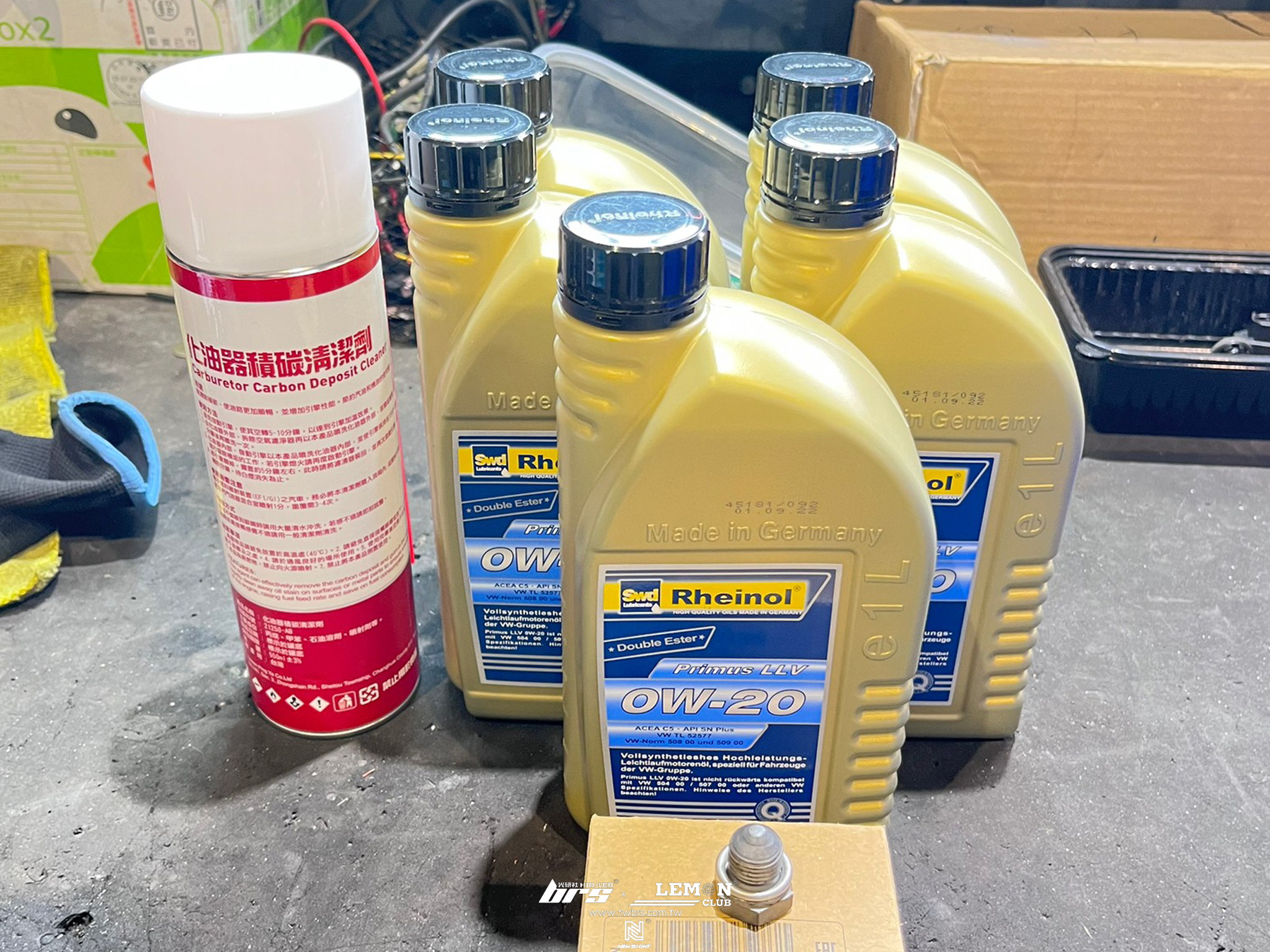 Skoda Superb 保養(萊茵機油0W20+原廠機油芯+原廠洩油螺絲+墊片+化油器清潔)