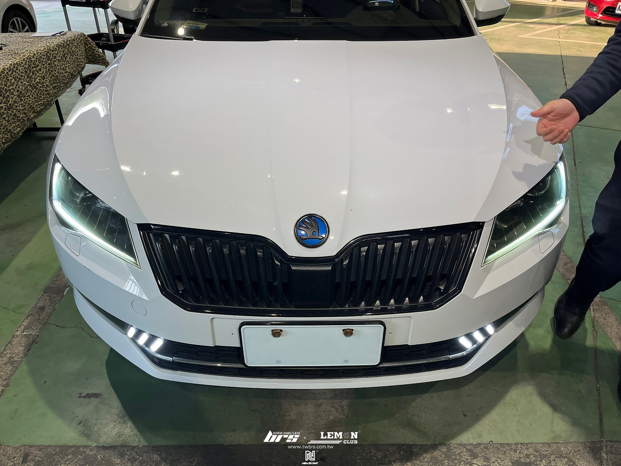 Skoda Superb 保養(萊茵5W30機油+機油芯+洩油螺絲)