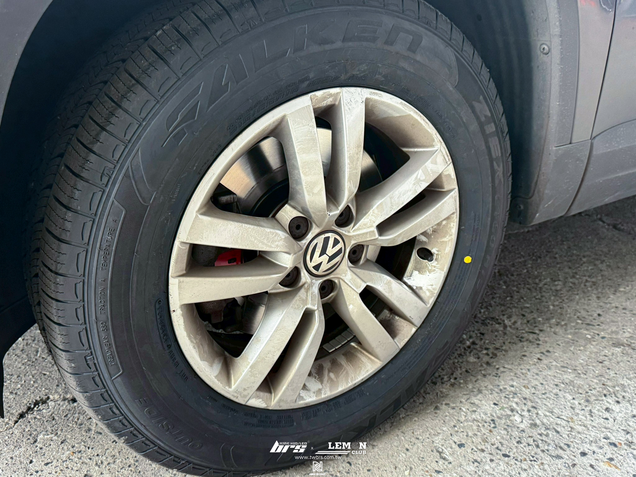 Volkswagen New Tiguan 安裝 煞車真空管+Brembo前平盤更換+Brembo前來令片更換+飛隼輪胎CT60 215/65/R16