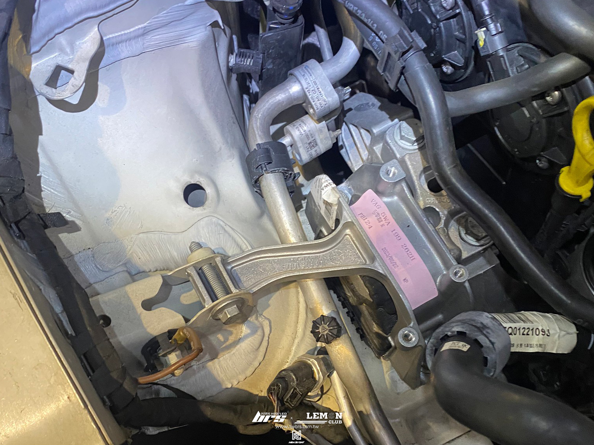 Skoda Superb 安裝 引擎腳更換+變速箱腳更換