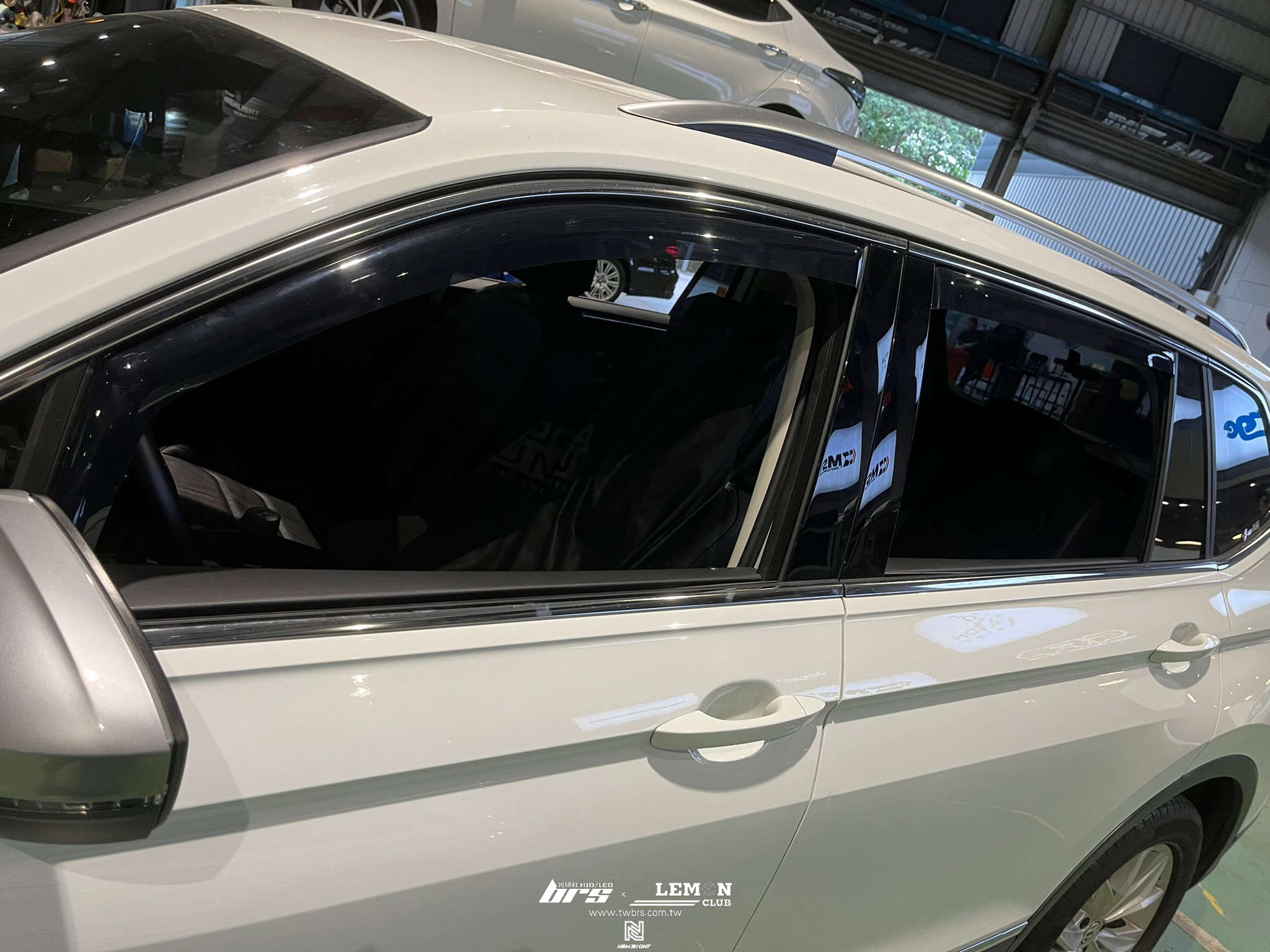 Volkswagen New Tiguan 安裝 崁入式晴雨窗
