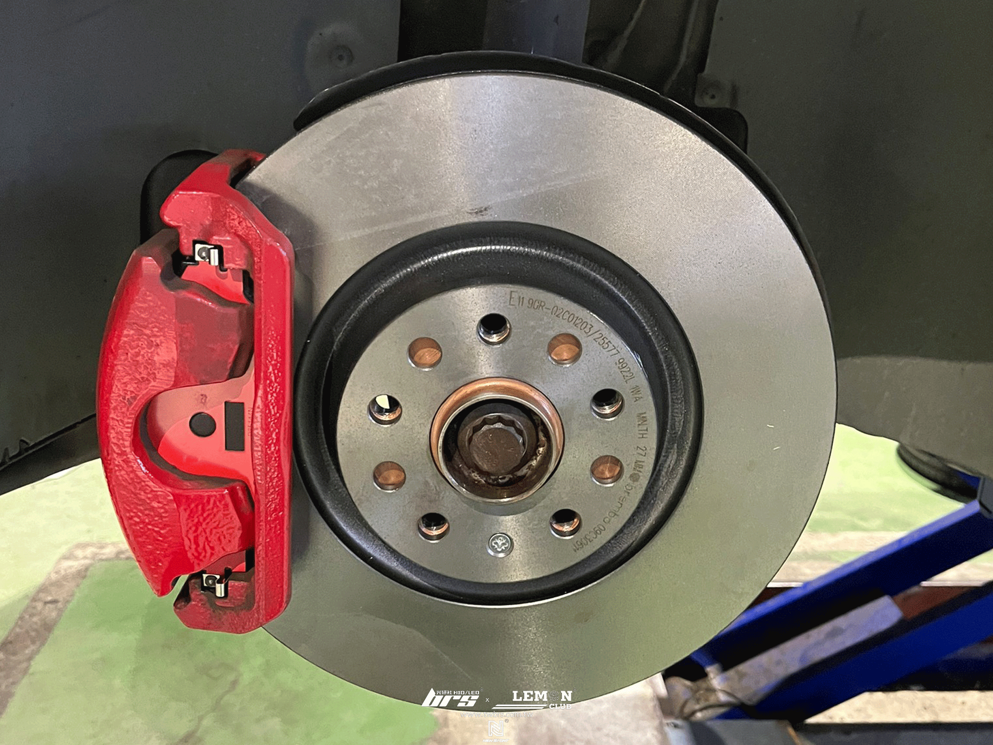 Skoda Octavia 安裝 前Brembo340x30碟盤更換+後Brembo272x10碟盤更換+前Brembo來令片(紅皮)+後Brembo來令片(紅皮)