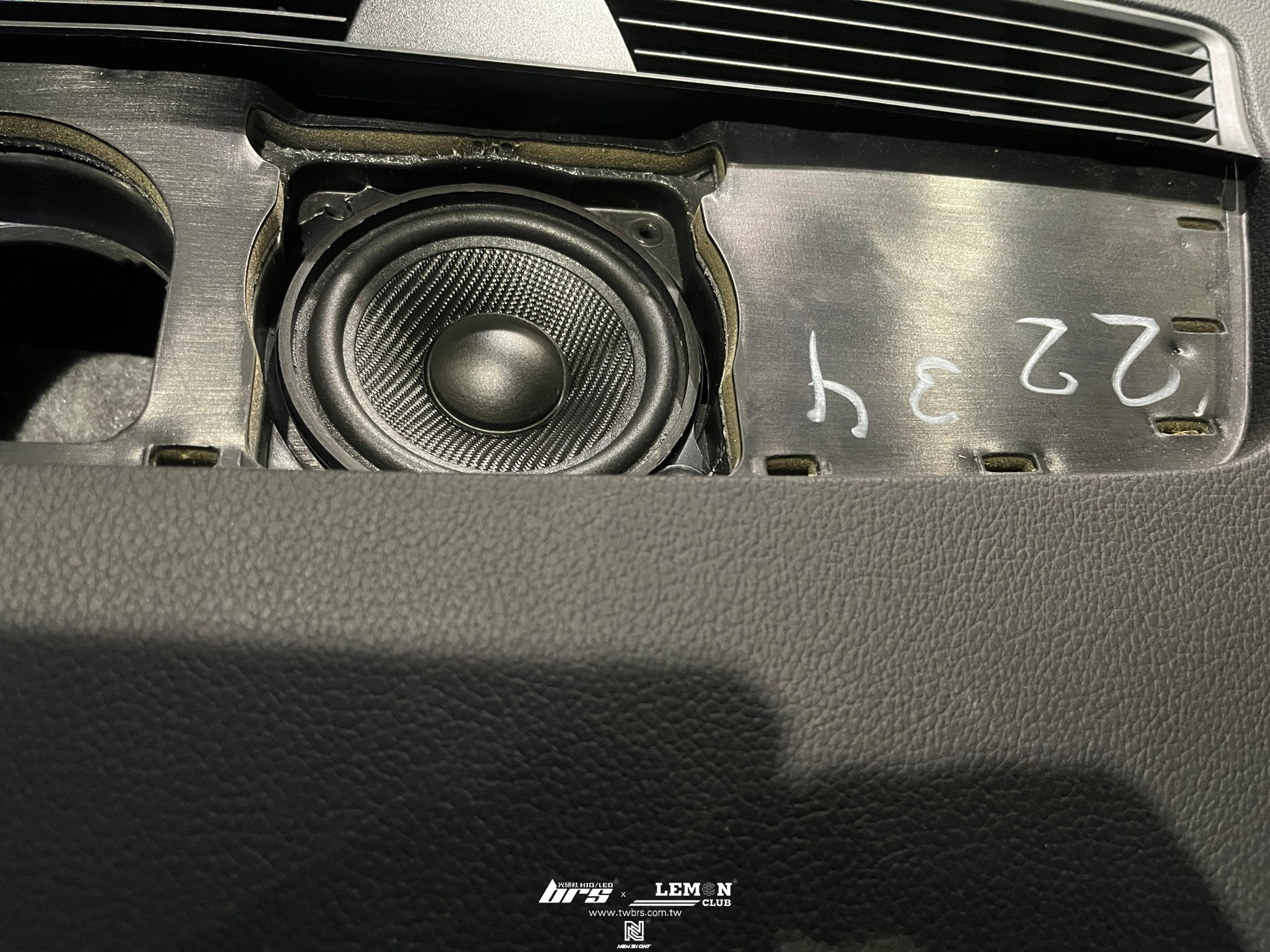 Skoda Superb 安裝 HART-H3 美國HART單體中音3吋中置喇叭