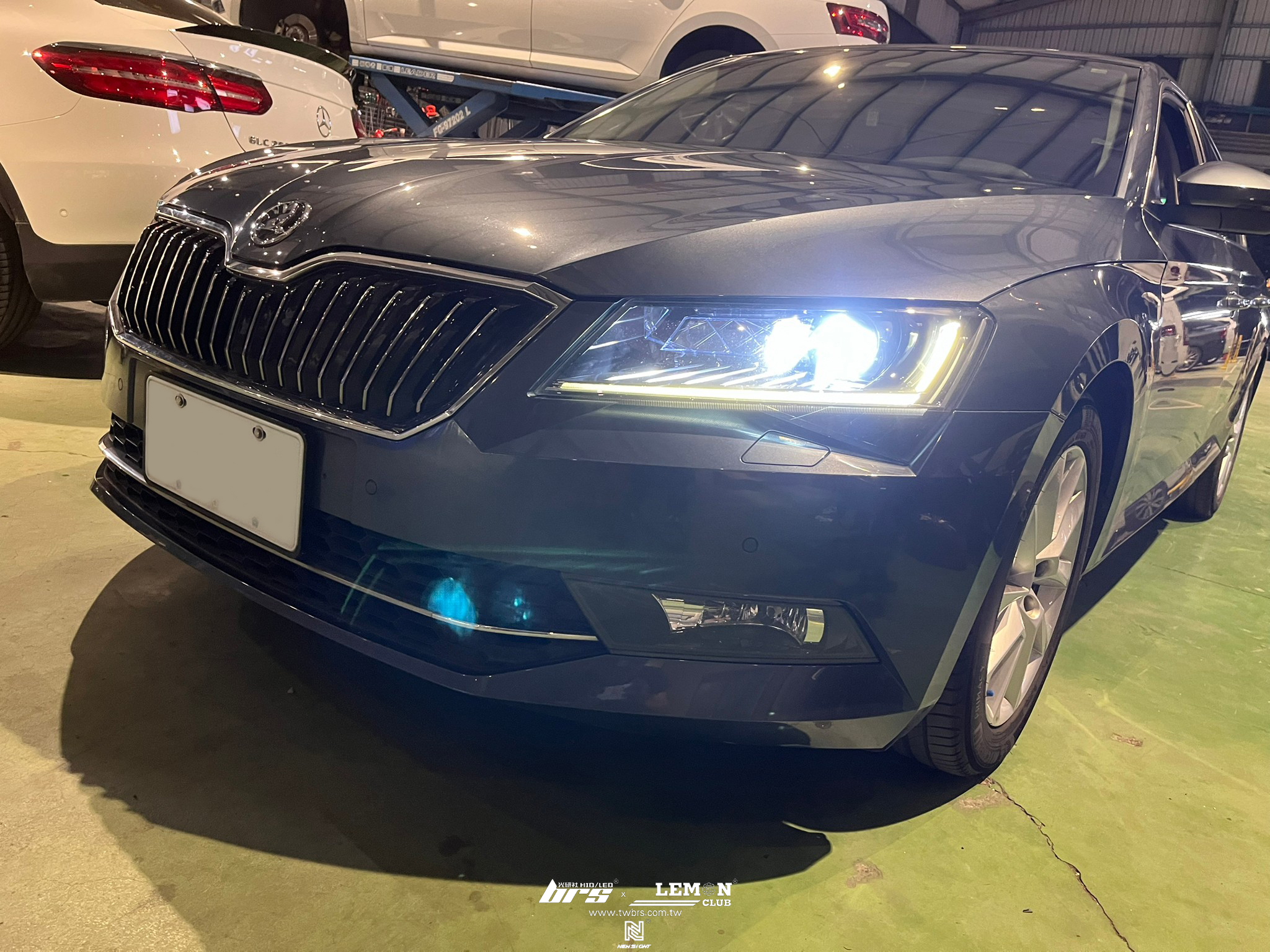 Skoda Superb 安裝 D3S 6500K 高階款LED+T10-3030-5晶LED燈泡