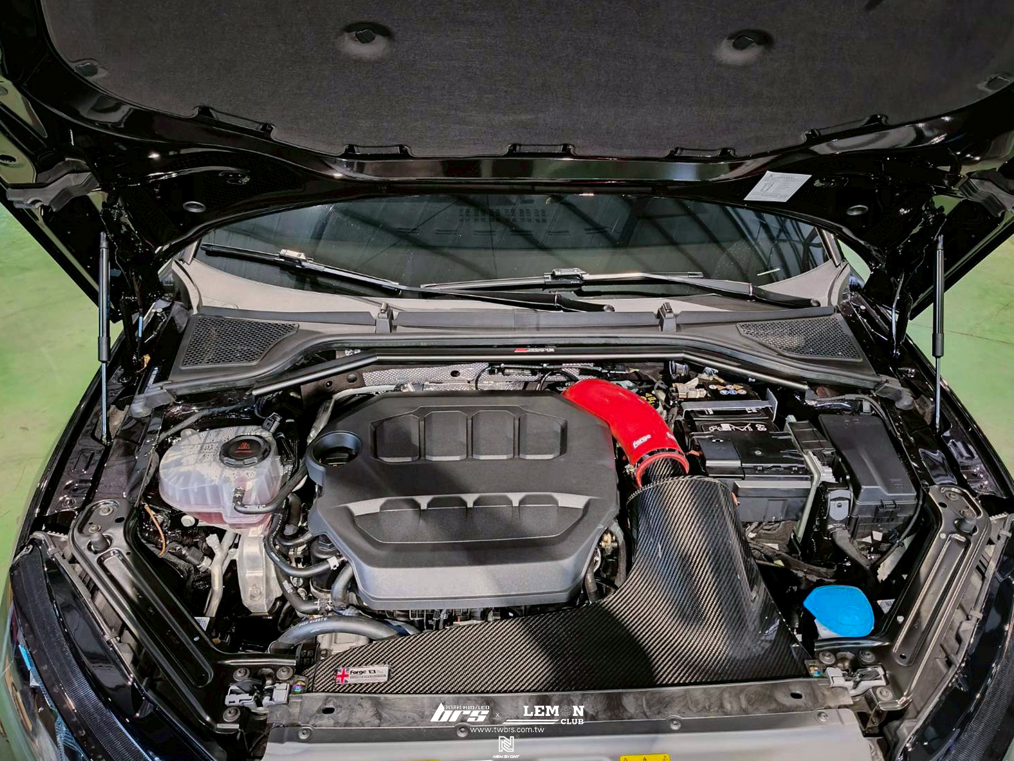 Skoda Ovtavia 安裝 KCDesign引擎室拉桿