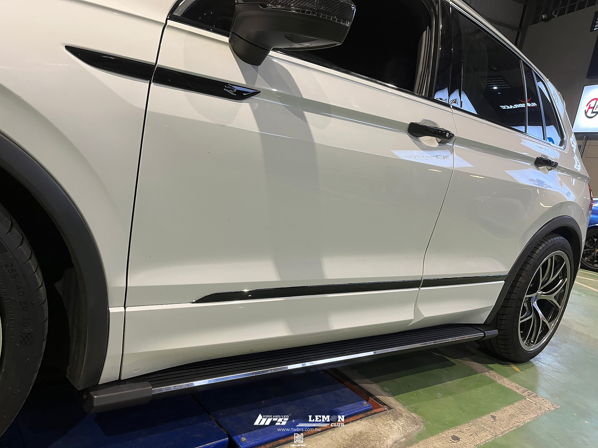 Volkswagen New Tiguan 安裝 側邊踏板-5人座