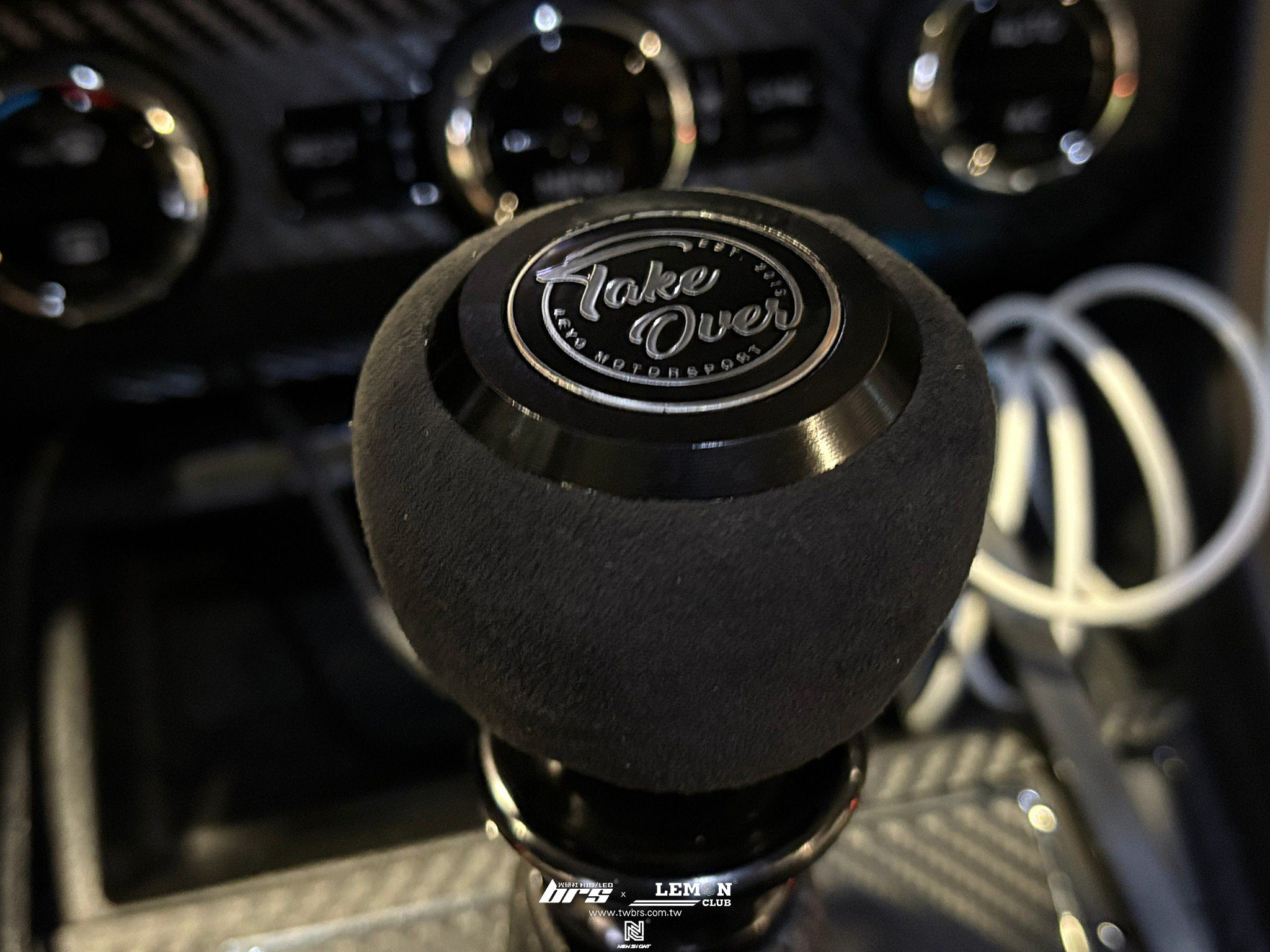 Skoda Superb 安裝 Leyo麂皮皮革DSG換檔頭