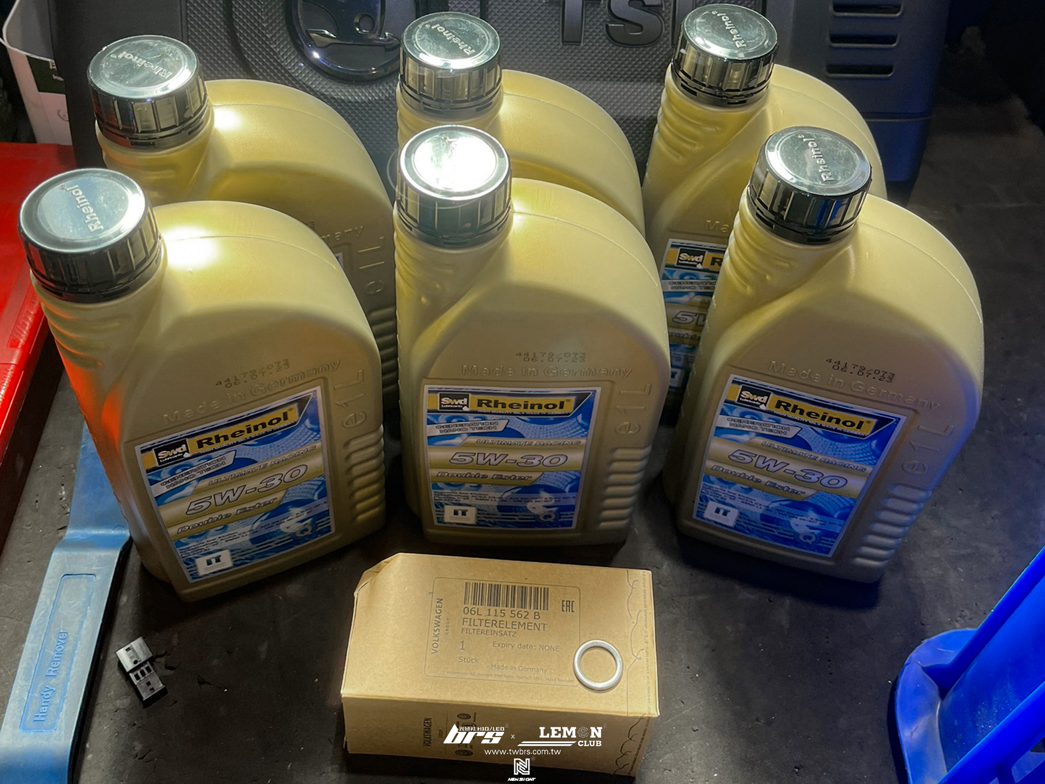 Skoda Superb 保養(Rheinol萊茵機油5W30+原廠機油芯+原廠洩油螺絲墊片)