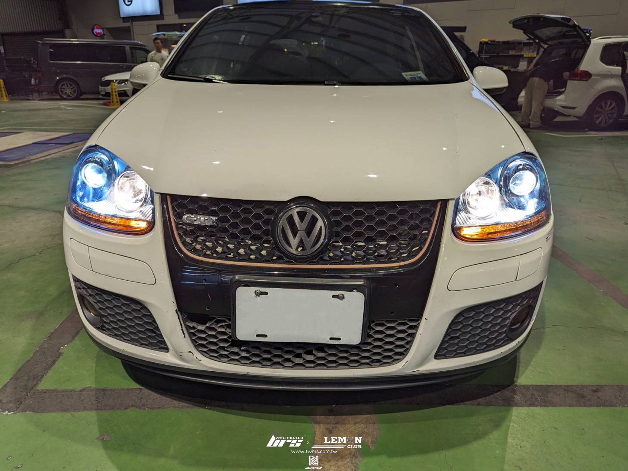 Volkswagen Golf 5 GTI 安裝 原廠HID專用魚眼大燈總成
