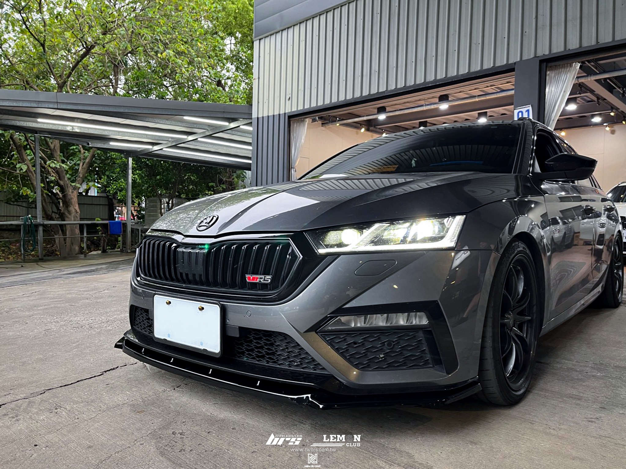Skoda Octavia MK4 RS 安裝 類MAX前下巴V3