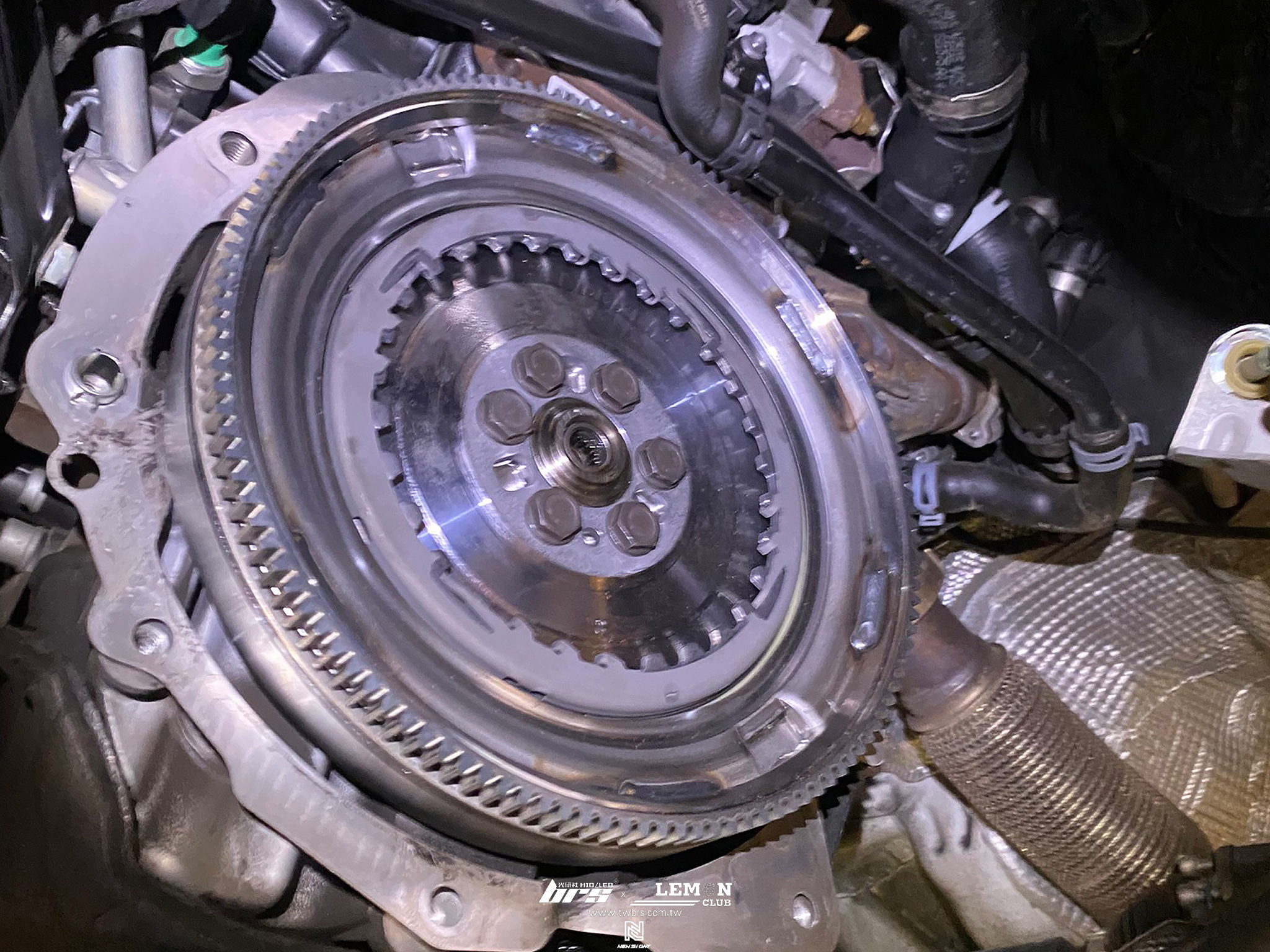 Skoda Octavia 安裝 德國LUK飛輪盤+HUNTER 3D電腦四輪定位