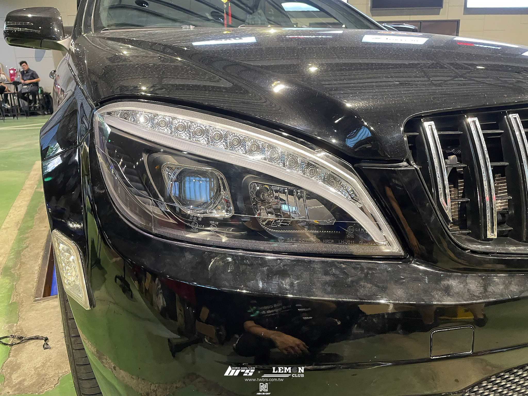 Mercedes Benz W204 安裝 魚眼大燈總成