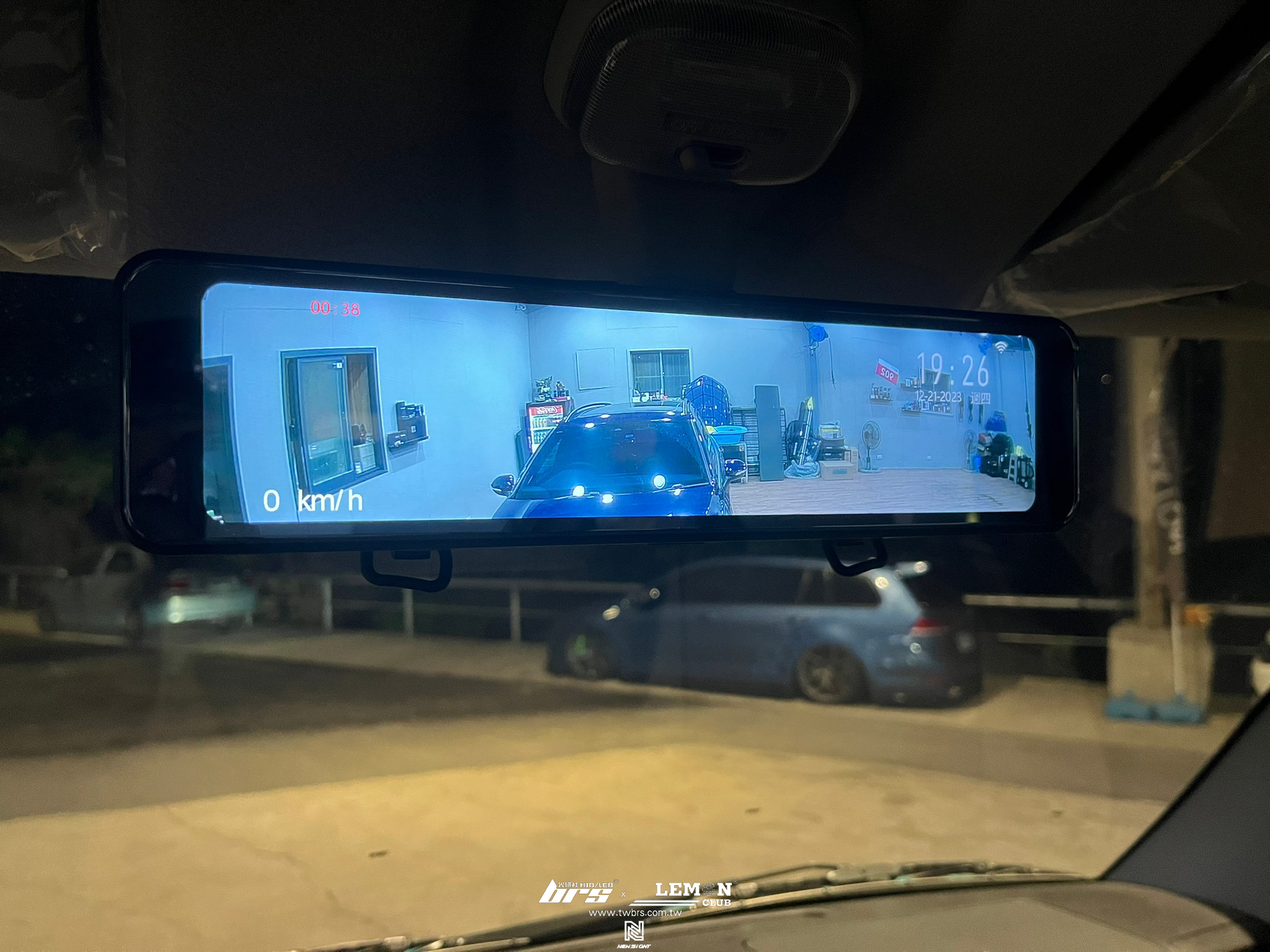 Toyota Town Ace 安裝 HP-S979後視鏡行車紀錄器+電動尾門開關