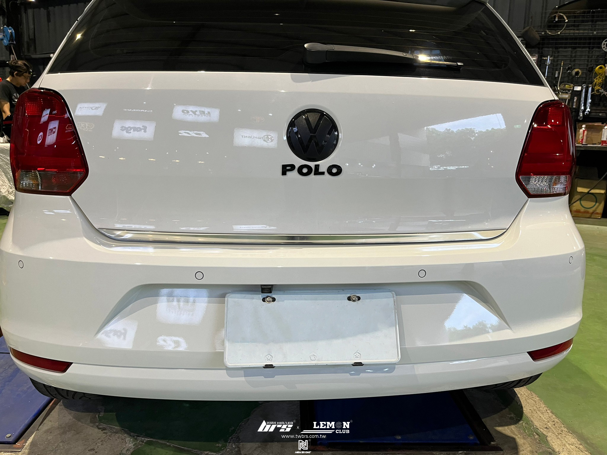 Volkswagen Polo 安裝 後黑標