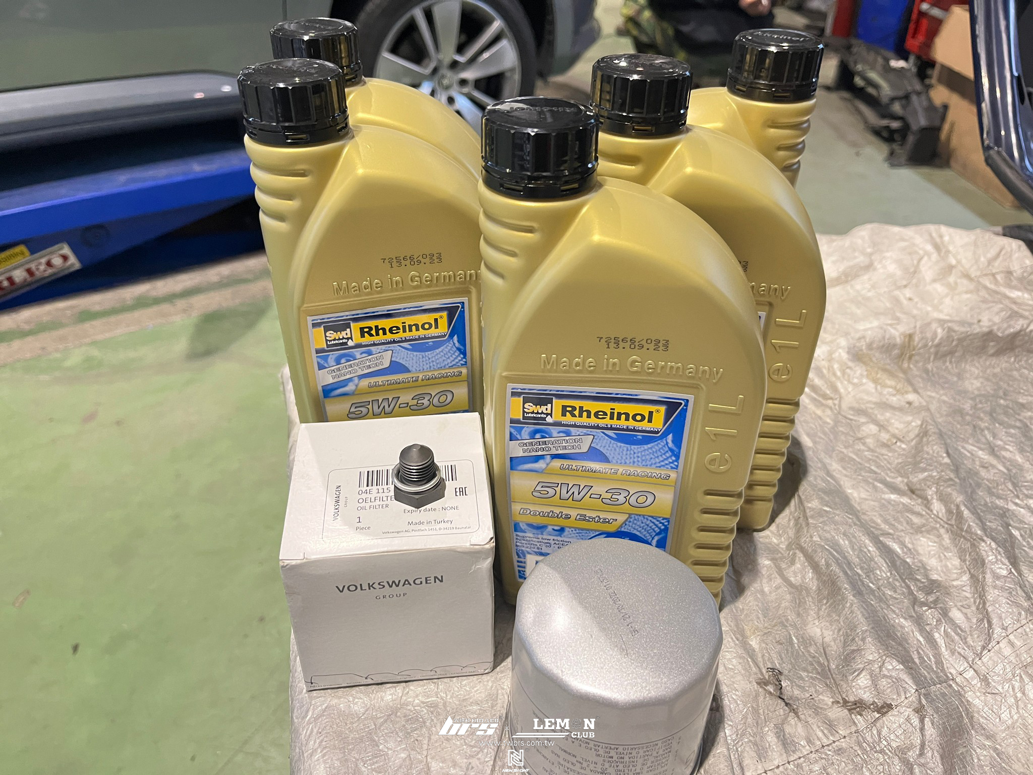 Skoda Superb 保養(Rheinol萊茵機油5W30+原廠機油芯+原廠洩油螺絲+原廠洩油螺絲墊片)