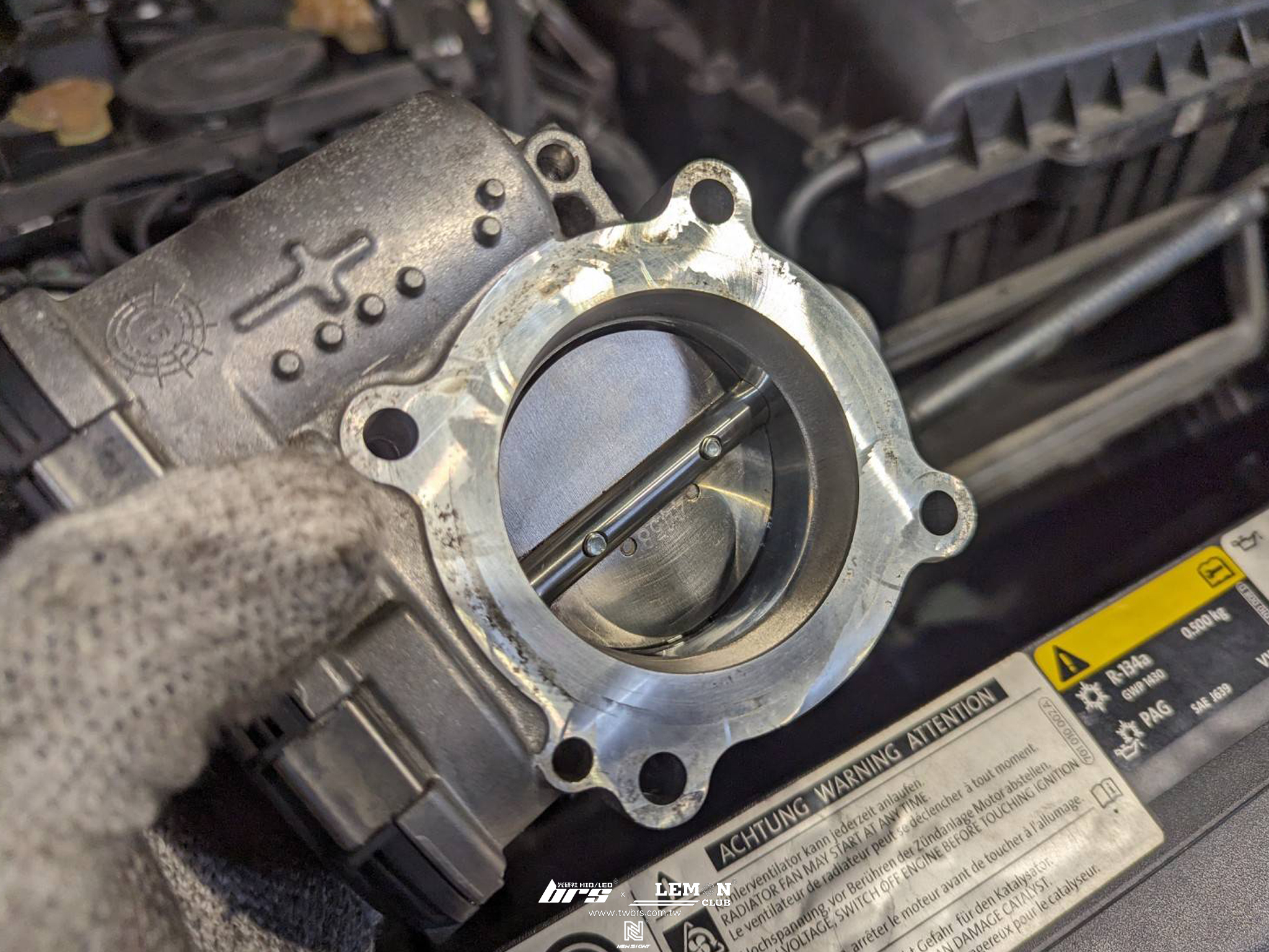 Skoda Kodiaq 保養(萊茵機油0W20+原廠機油芯+原廠洩油螺絲+墊片+原廠火星塞+原廠進氣濾芯+原廠G12水箱精+DOT4號剎車油+奈米銀抗菌活性碳冷氣濾芯)+節氣門清洗