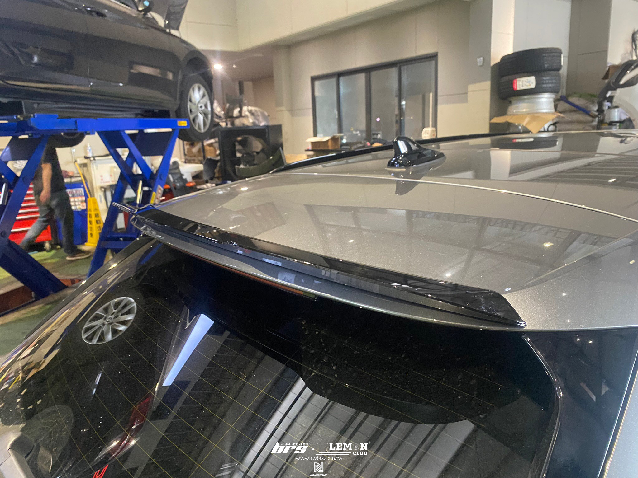 Skoda Octavia MK4 安裝 類MAX尾翼