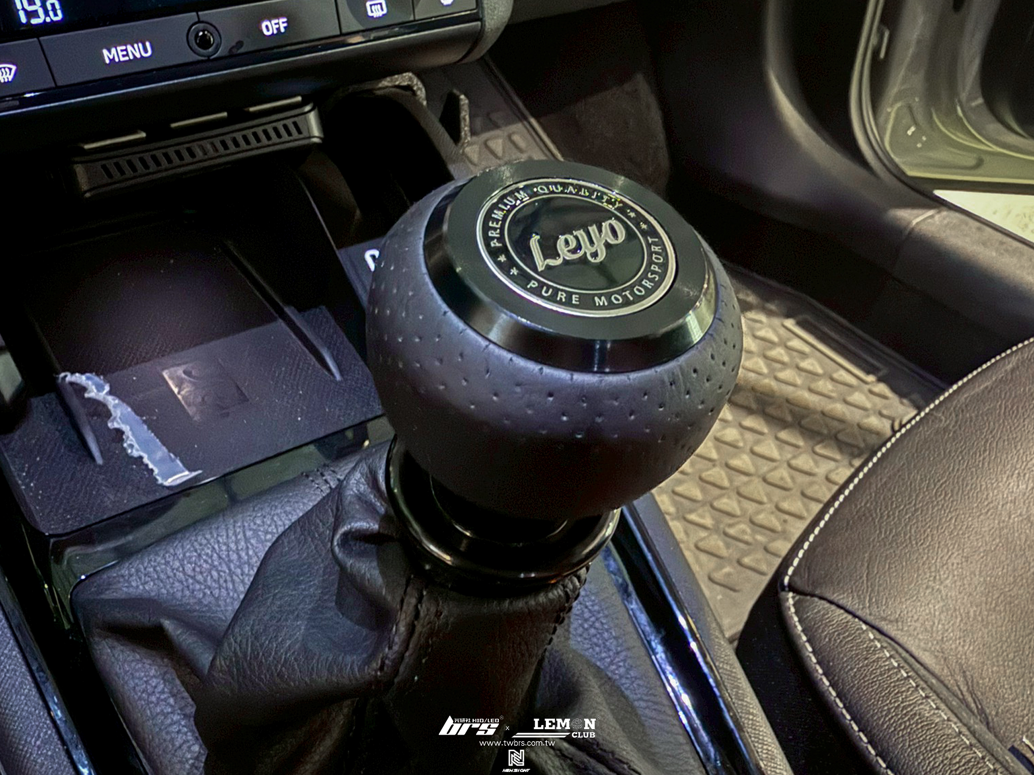 Skoda Scala 安裝 Leyo皮革自排排檔頭