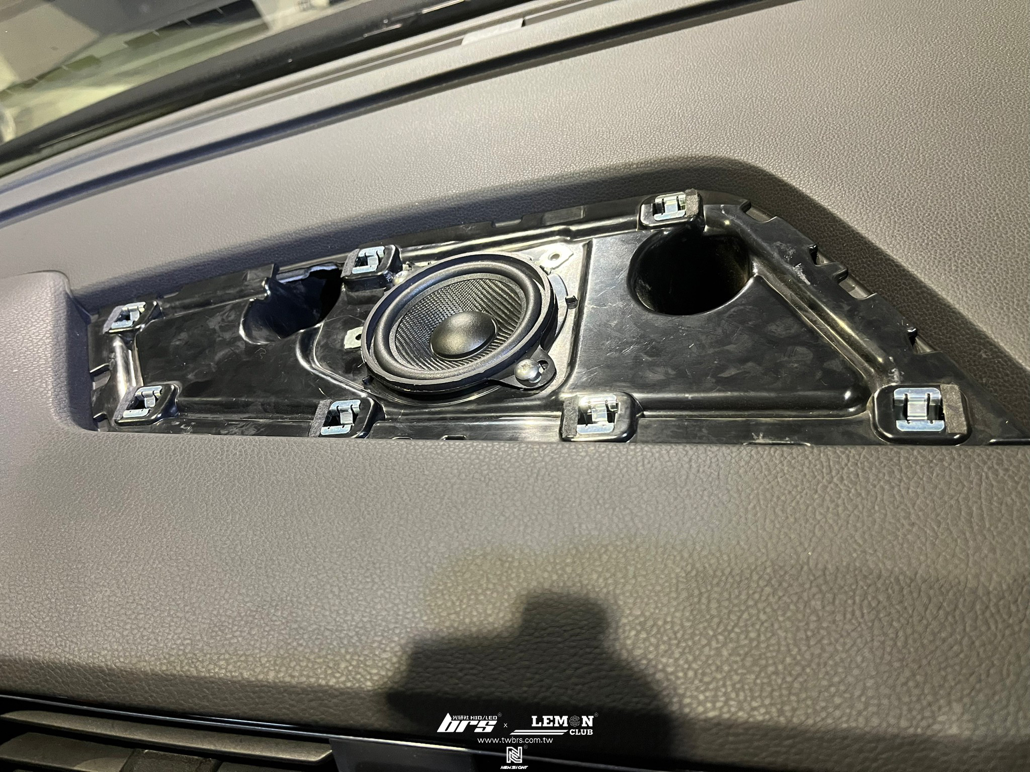 Volkswagen Touran 安裝 HART中置喇叭