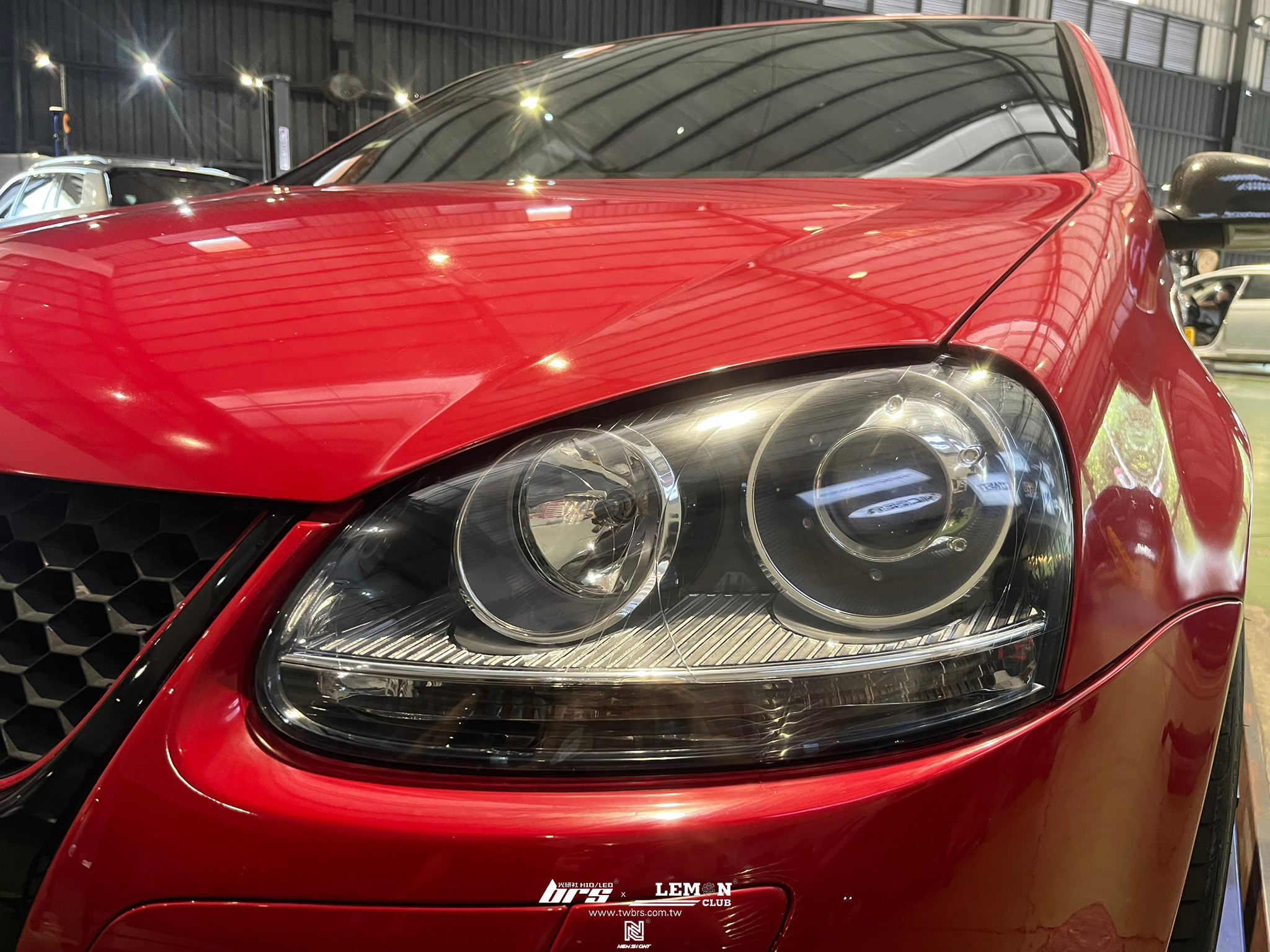 Volkswagen Golf 5 GTI 安裝 魚眼大燈總成