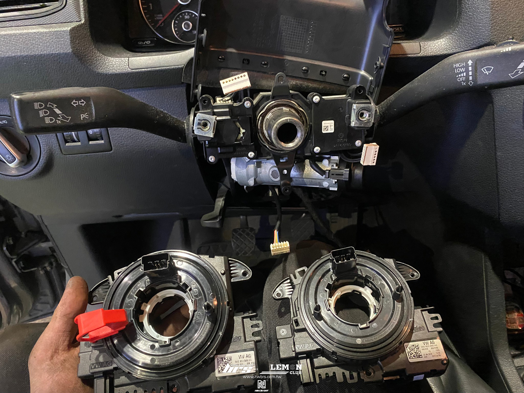 Volkswagen Caddy 安裝 原廠多功能方向盤模組