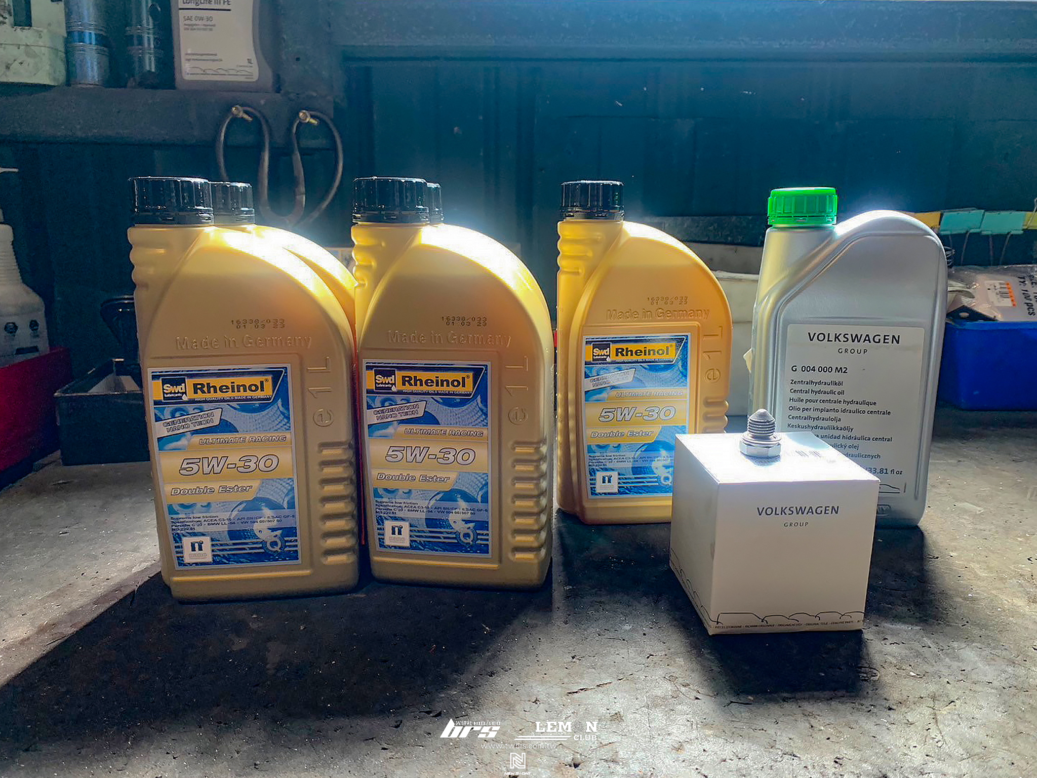 Skoda Superb 保養(Rheinol萊茵機油5W30+原廠洩油螺絲+原廠機油芯+原廠洩油螺絲+原廠洩油螺絲墊片+原廠閥體油