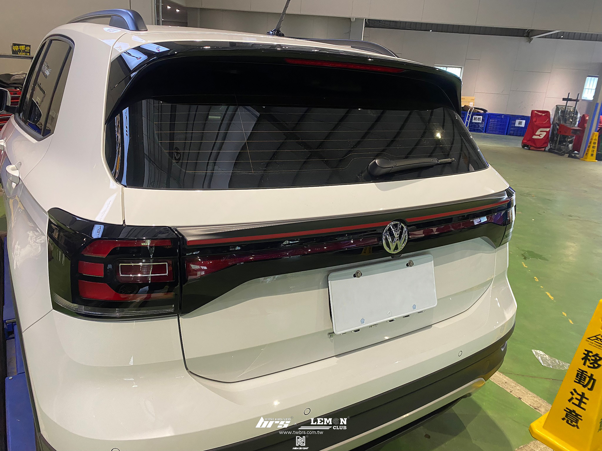 Volkswagen T-Cross 安裝 貫穿尾燈
