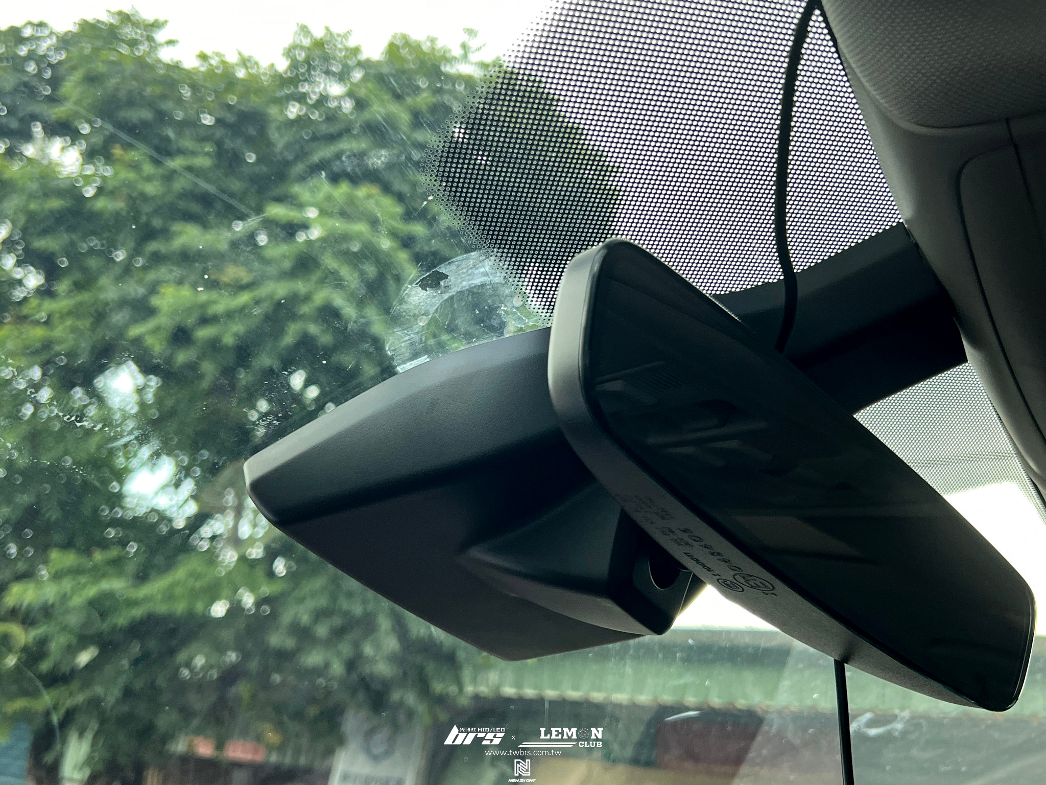 Volkswagen Touran 安裝 免換玻璃車道保持套件