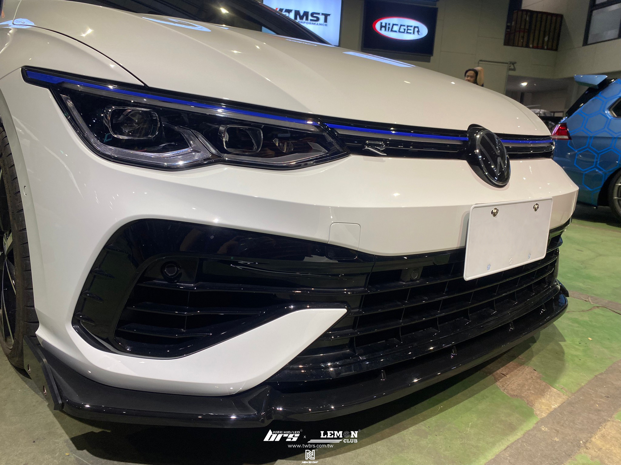 Volkswagen Golf 8 R 安裝 類MAX前下巴