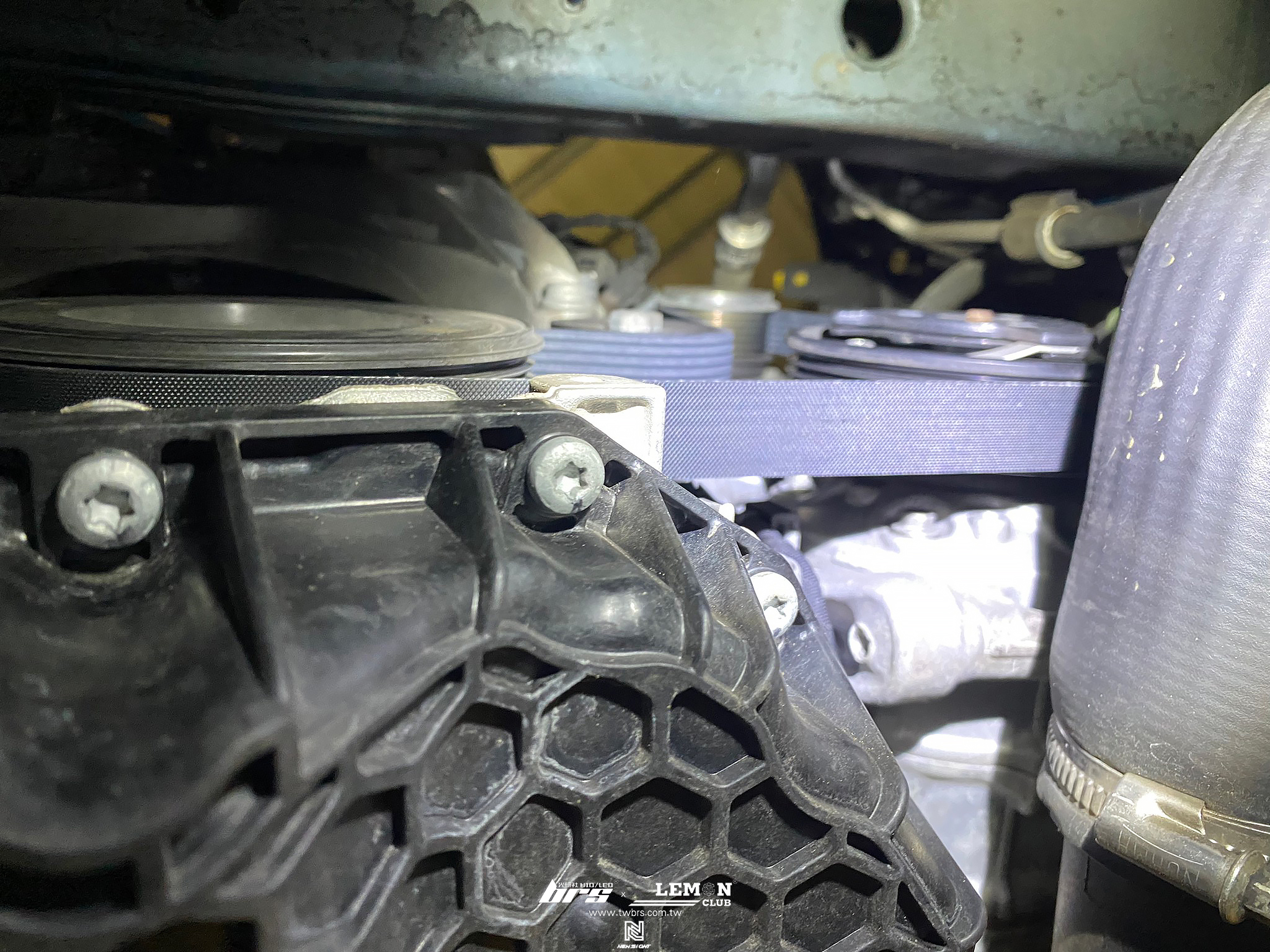 Skoda Octavia 保養(原廠火星塞+原廠外皮帶)+前Brembo來令片