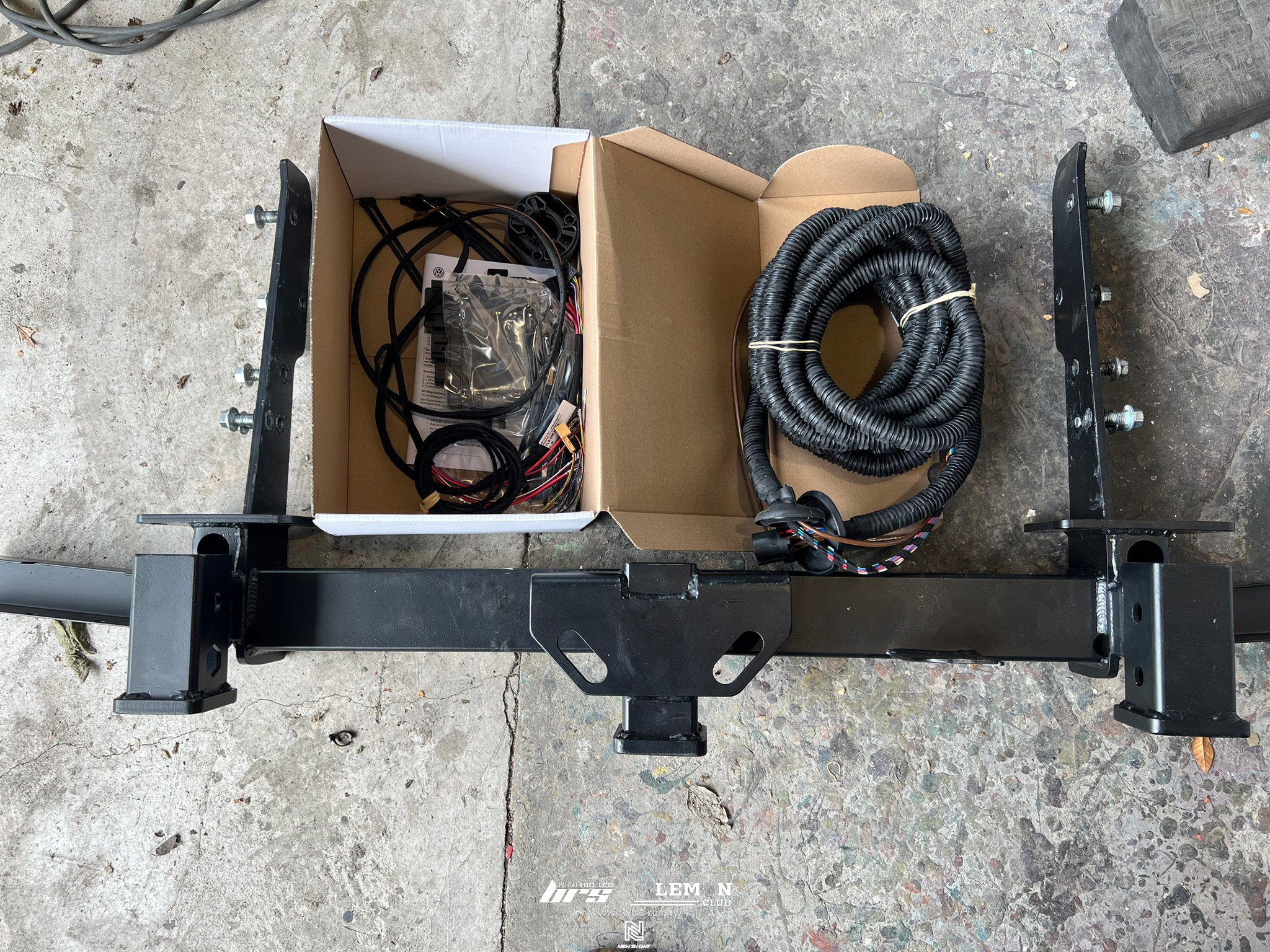 Volkswagen T6.1 安裝 美式三孔拖車勾(載重加強版)+原廠拖車勾線組